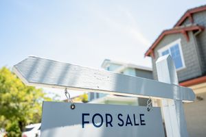 U.S. mortgage rates surged to a one-year high for the fourth straight week