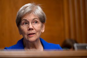 Elizabeth Warren urged the SEC to delay SpaceX's IPO before 