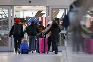 Travel industry warns DHS airport customs threat puts $8 billion at risk