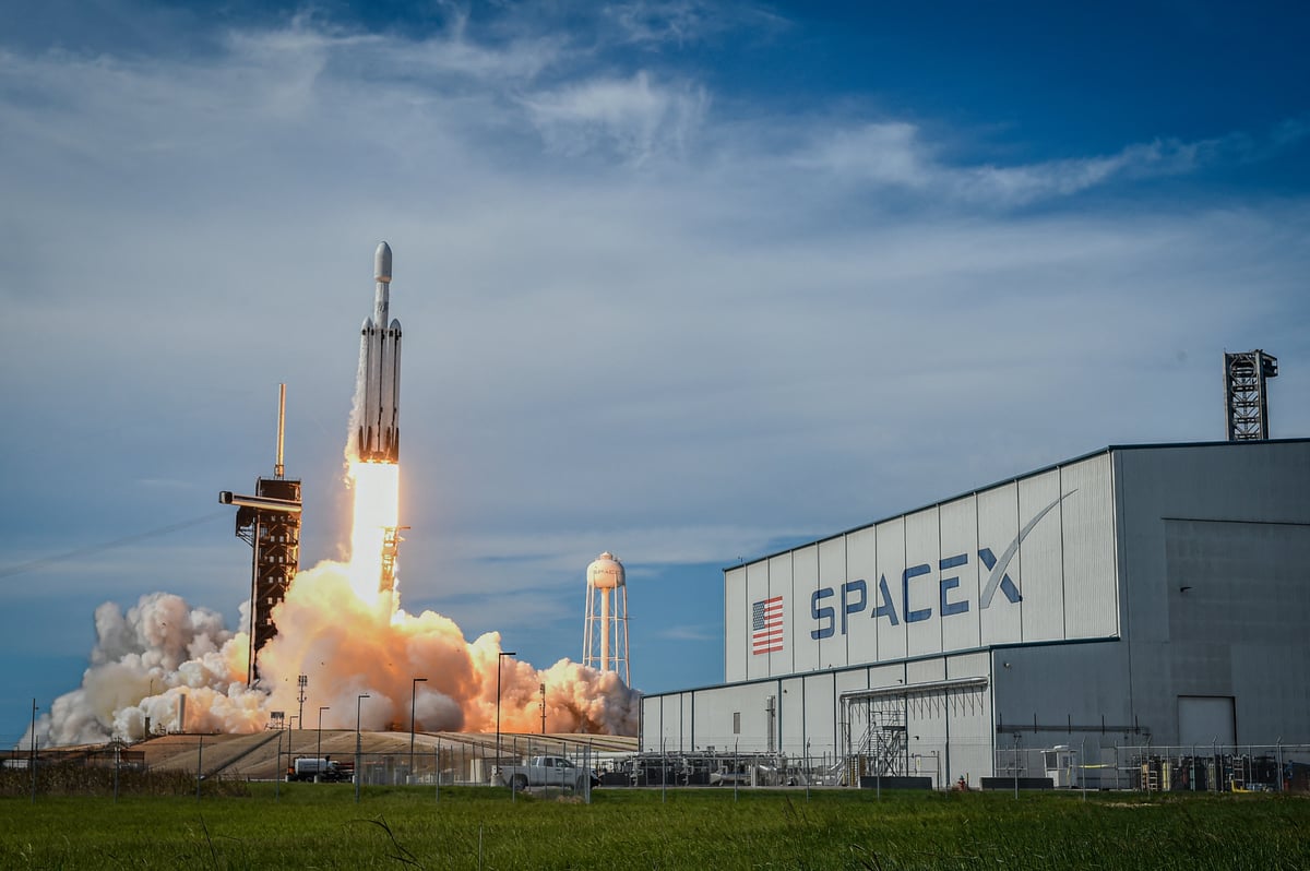 SpaceX market cap drops $1.2T pre-Q2