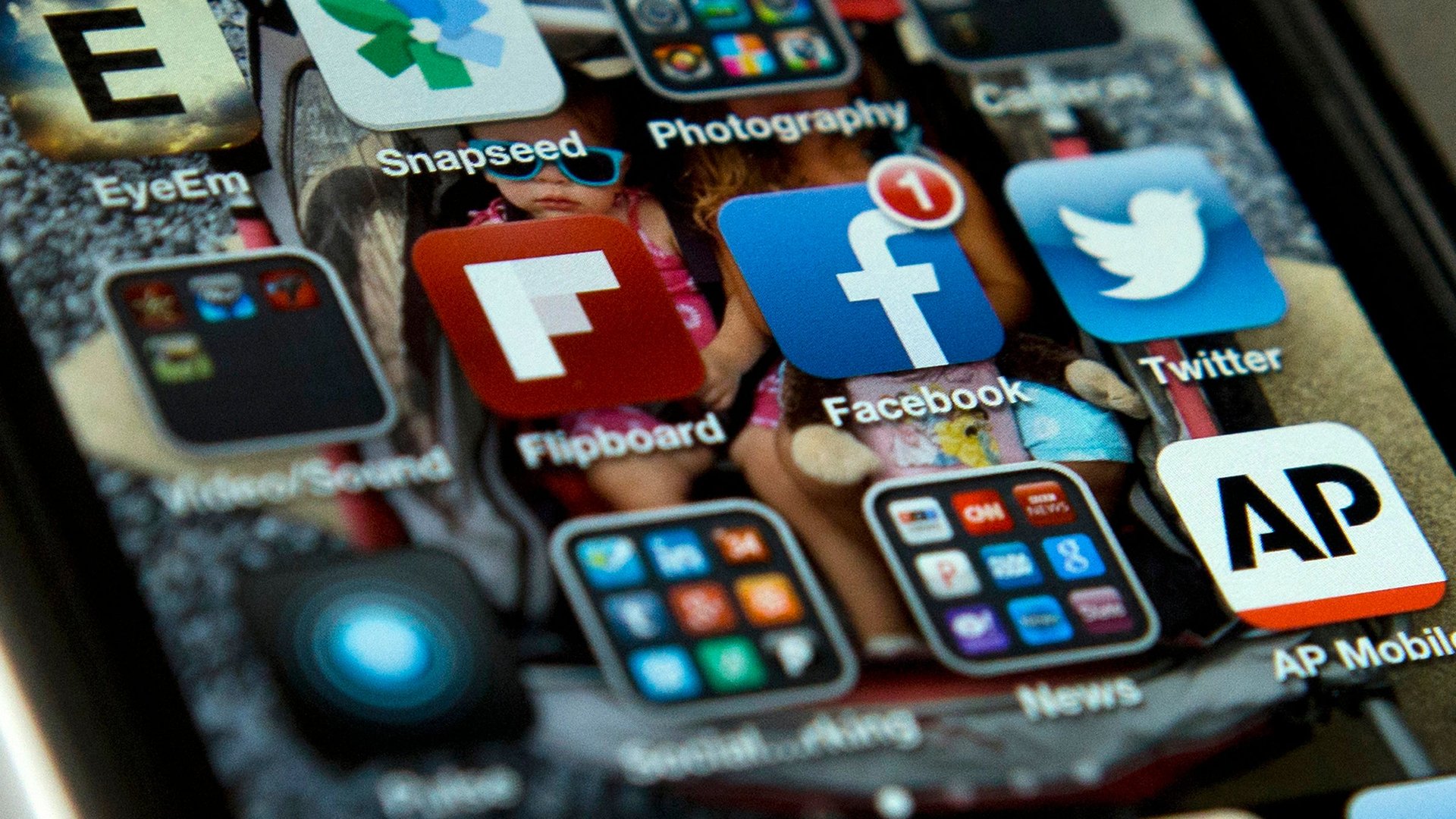 Even in the world’s richest country, it takes smartphones to end internet inequality