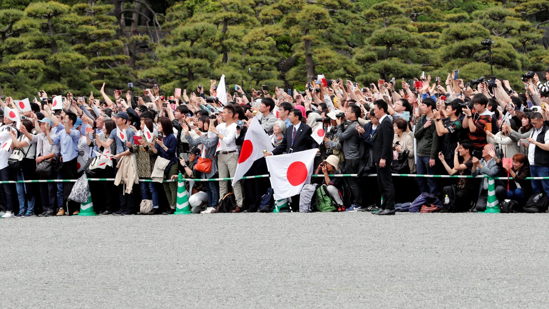 Photos: Japan welcomes a new emperor and empress