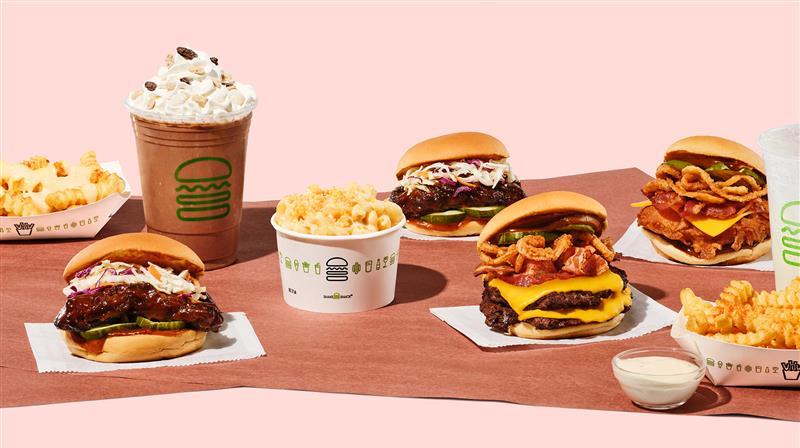 Shake Shack ajoute un sandwich de côtes levées sans os, cuites lentement, à son menu d'été.