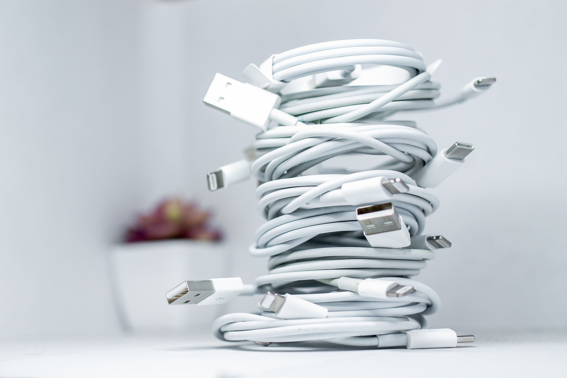 Daily Brief:EUは全デバイスをUSB-Cにしたい