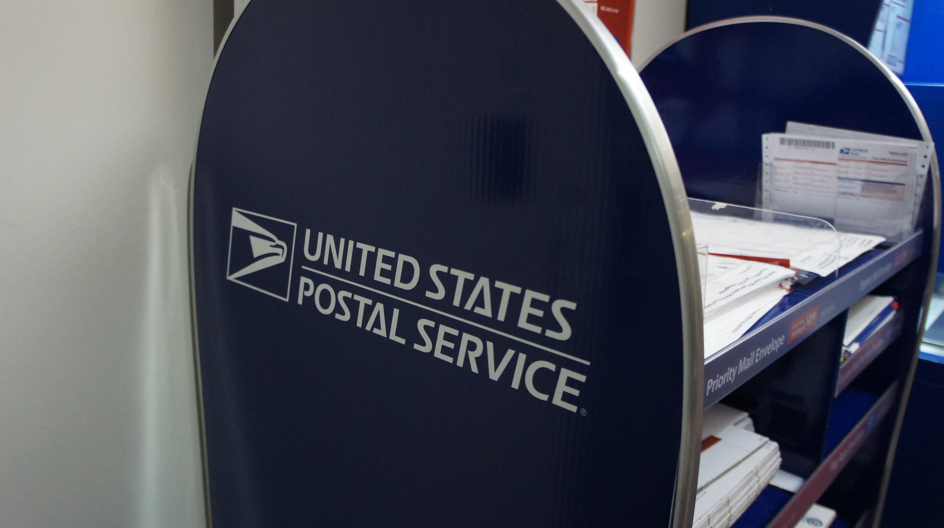 USPS conclut un accord exclusif de livraison du dernier kilomètre avec DHL eCommerce, d'une valeur de plus de 10 milliards de dollars.