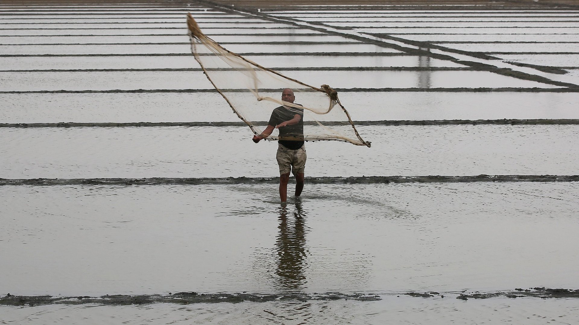 Mumbai’s small fishing community is relieved after a $2 billion road is stalled