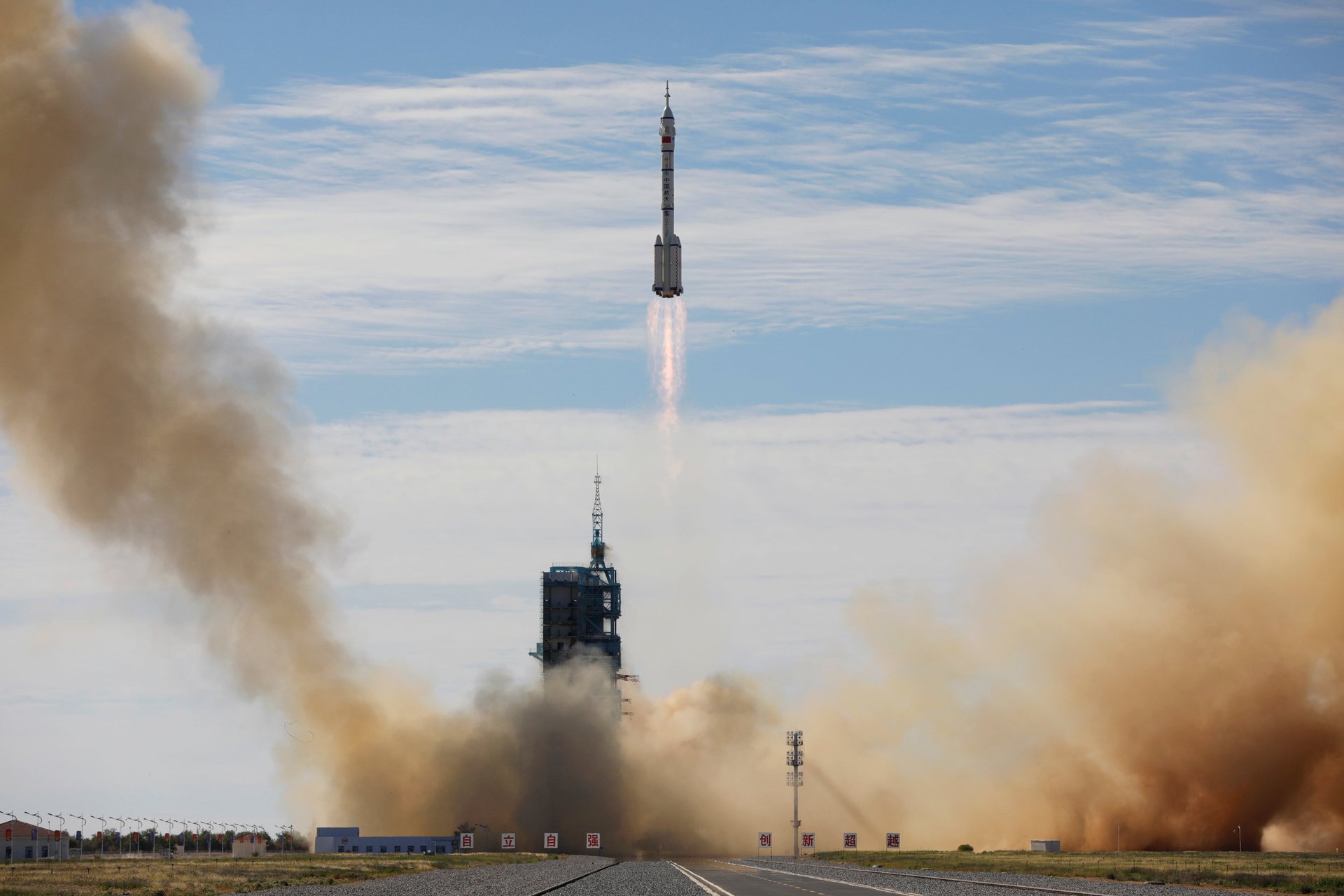 Daily Brief:中国が宇宙ステーションに到達