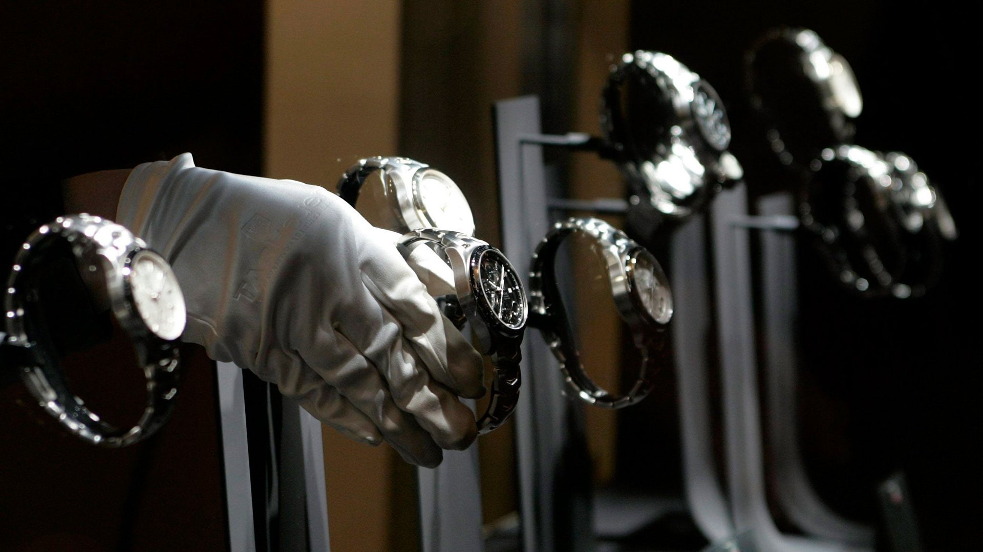 To compete with Apple, the Swiss watch industry will have to swallow some of its pride