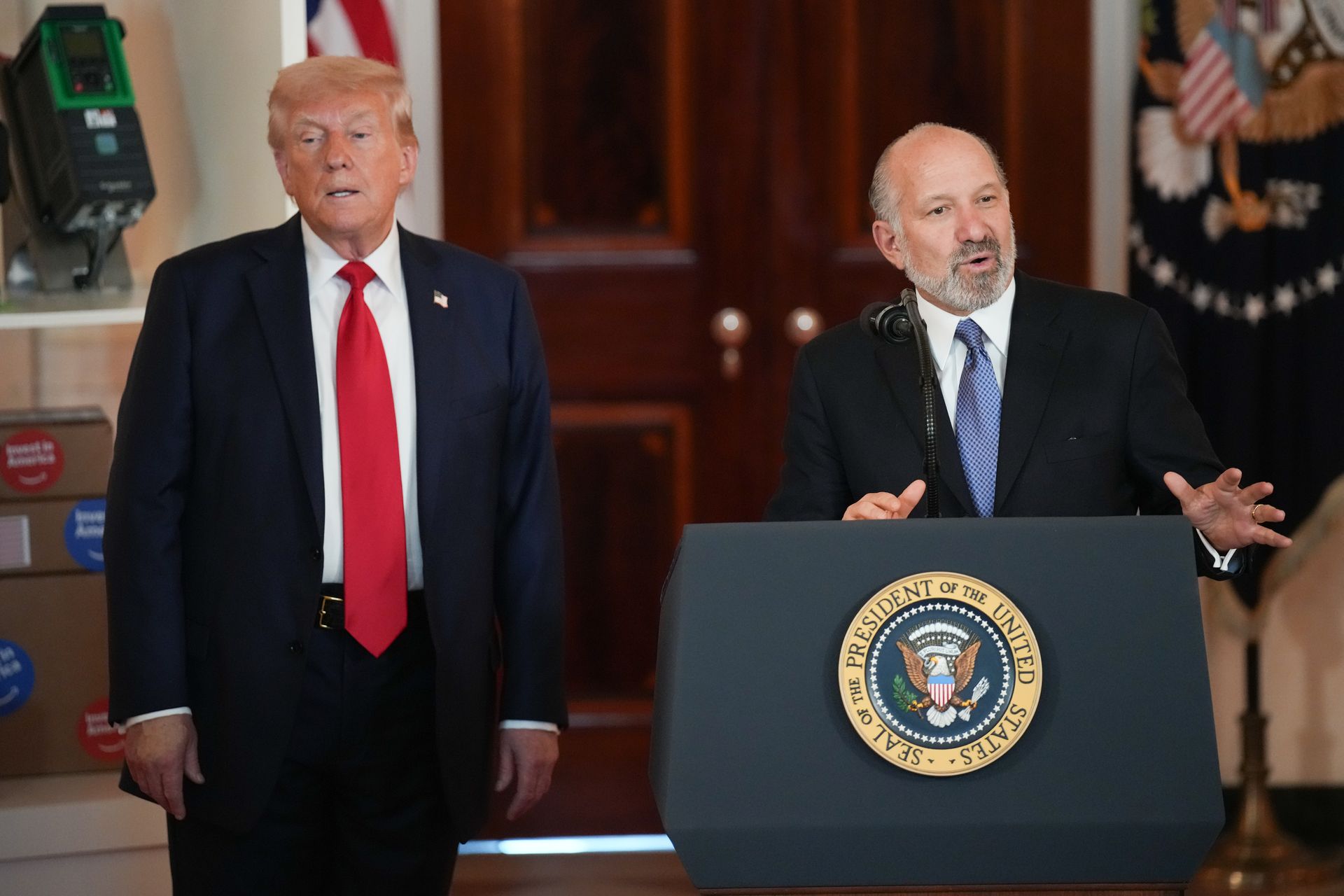 La concesión de la guerra comercial del equipo de Trump: No todo se puede fabricar en América.