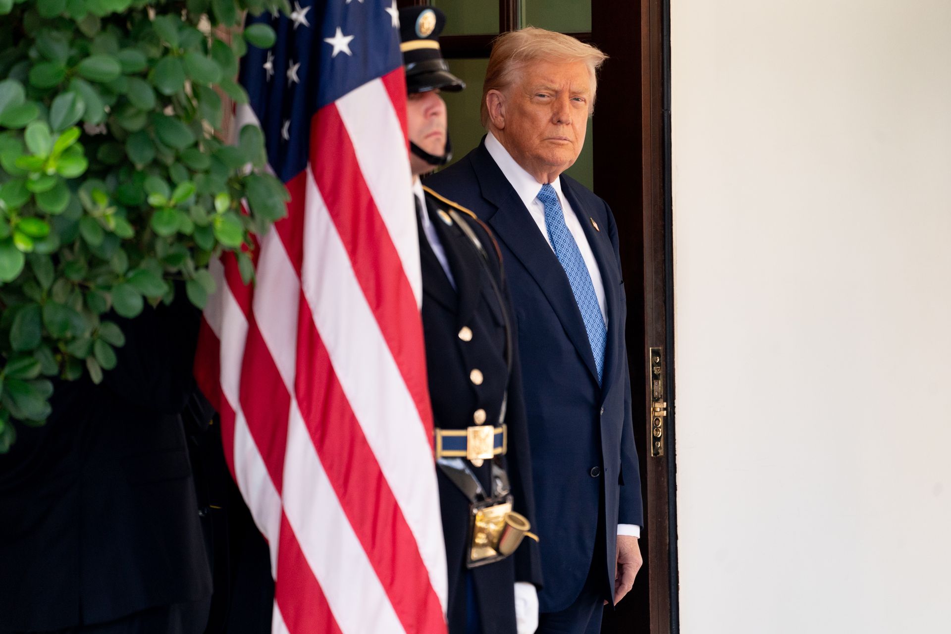 Trump hat Berichten zufolge die Verhängung höherer Zölle auf China erneut verschoben.