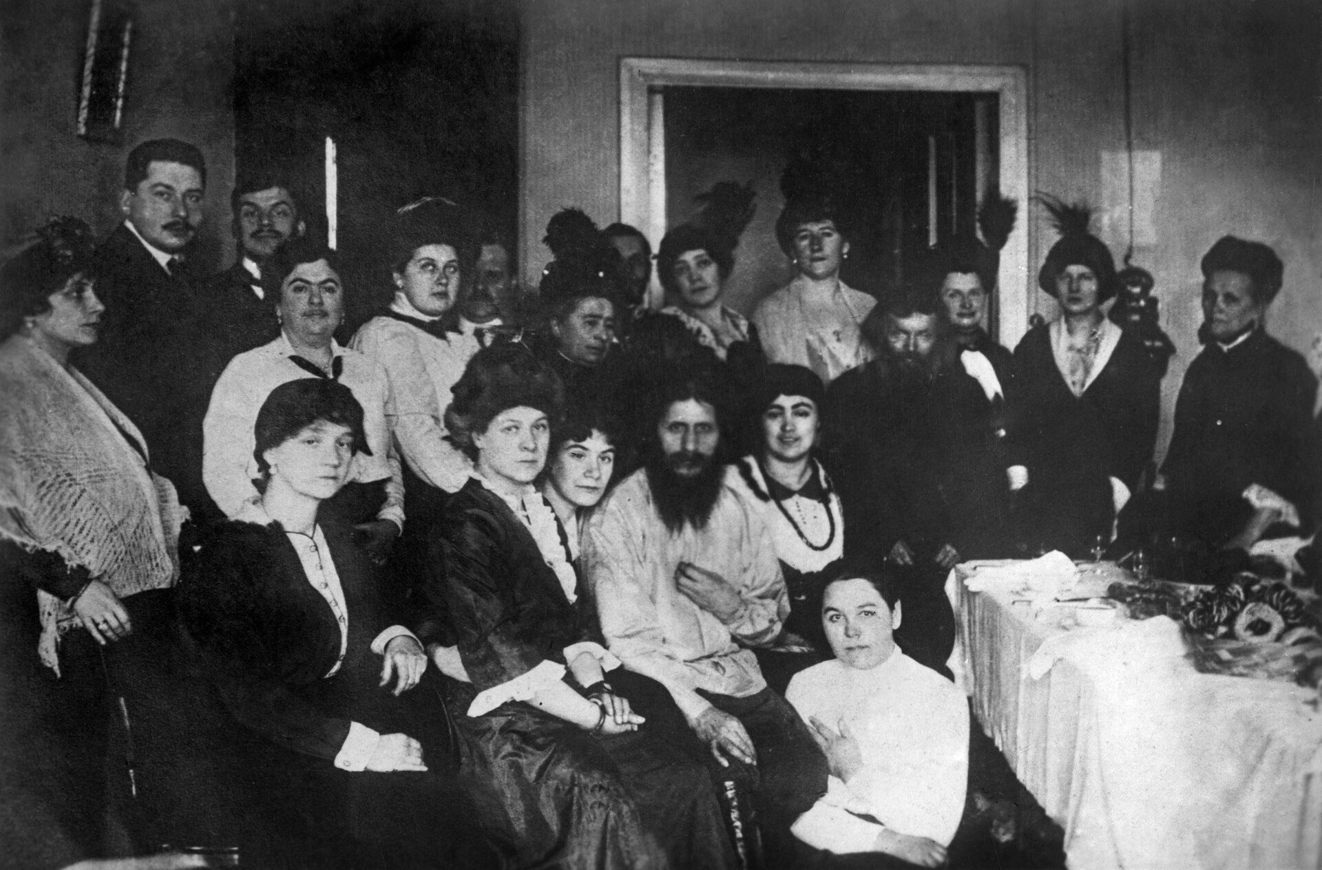 20 famous people from history who died in genuinely bizarre circumstances