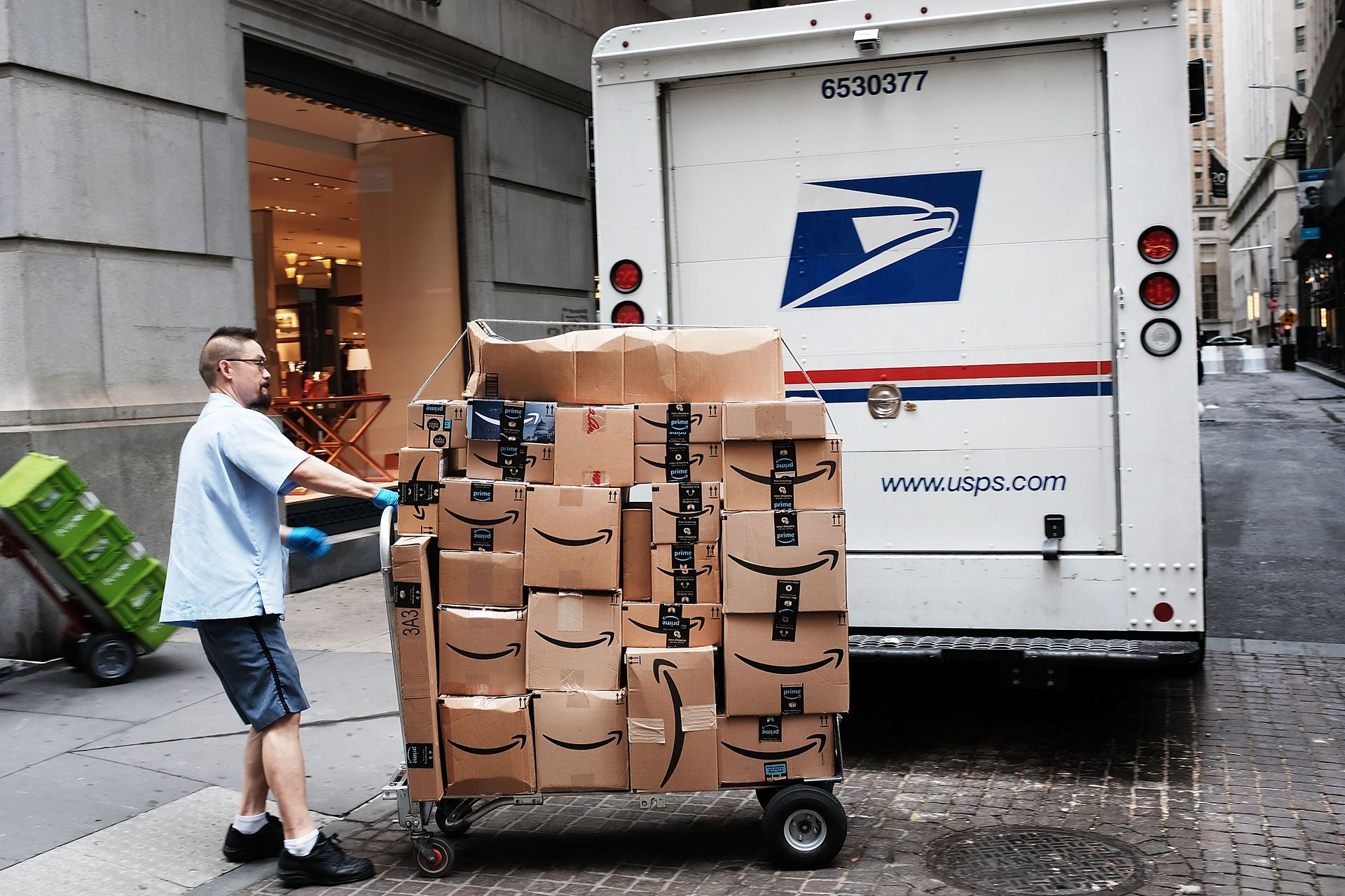 Amazon pourrait rompre ses liens avec la poste