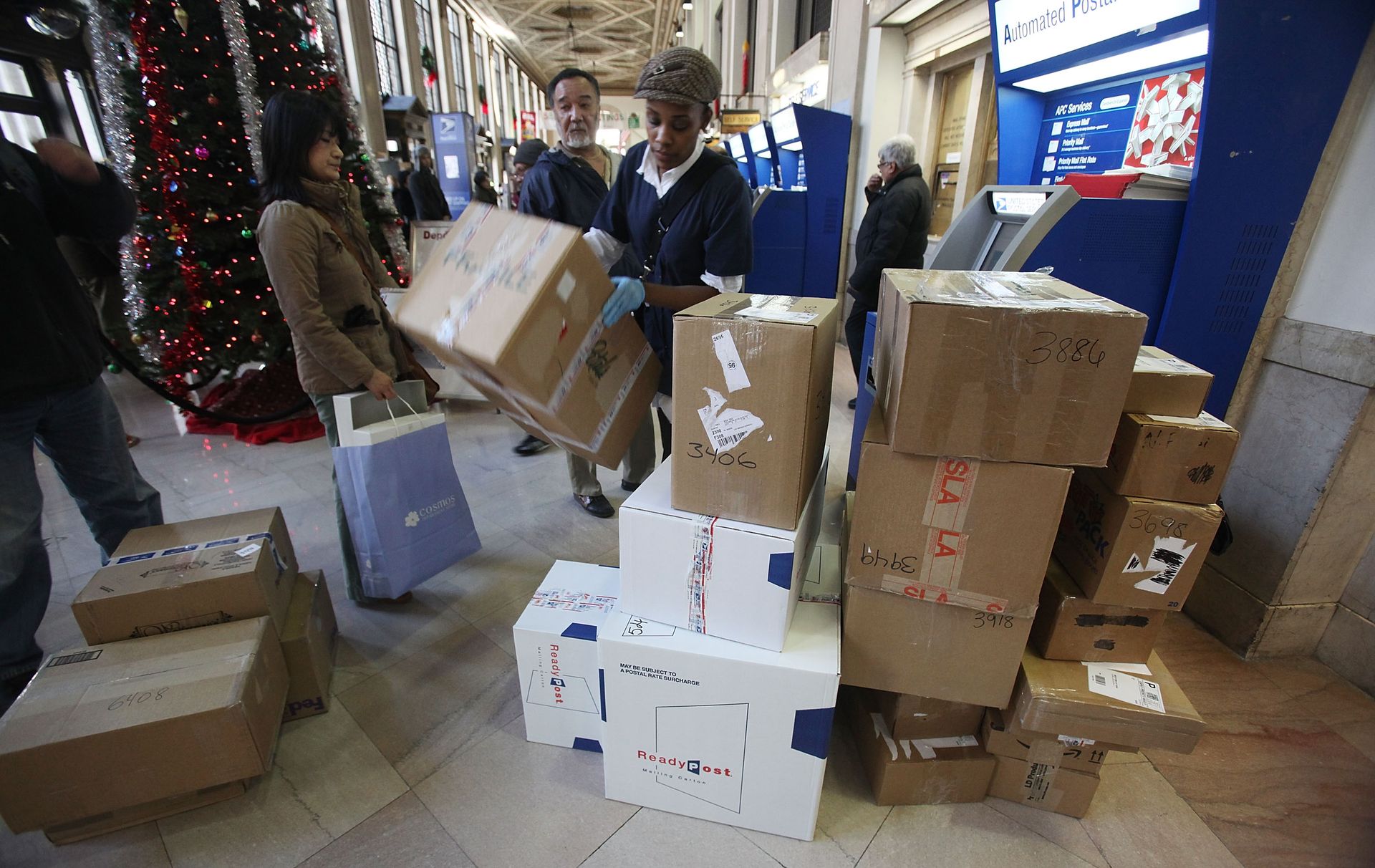 La Navidad está a una semana de distancia. Aquí están las fechas límite de envío para las fiestas que necesitas conocer.