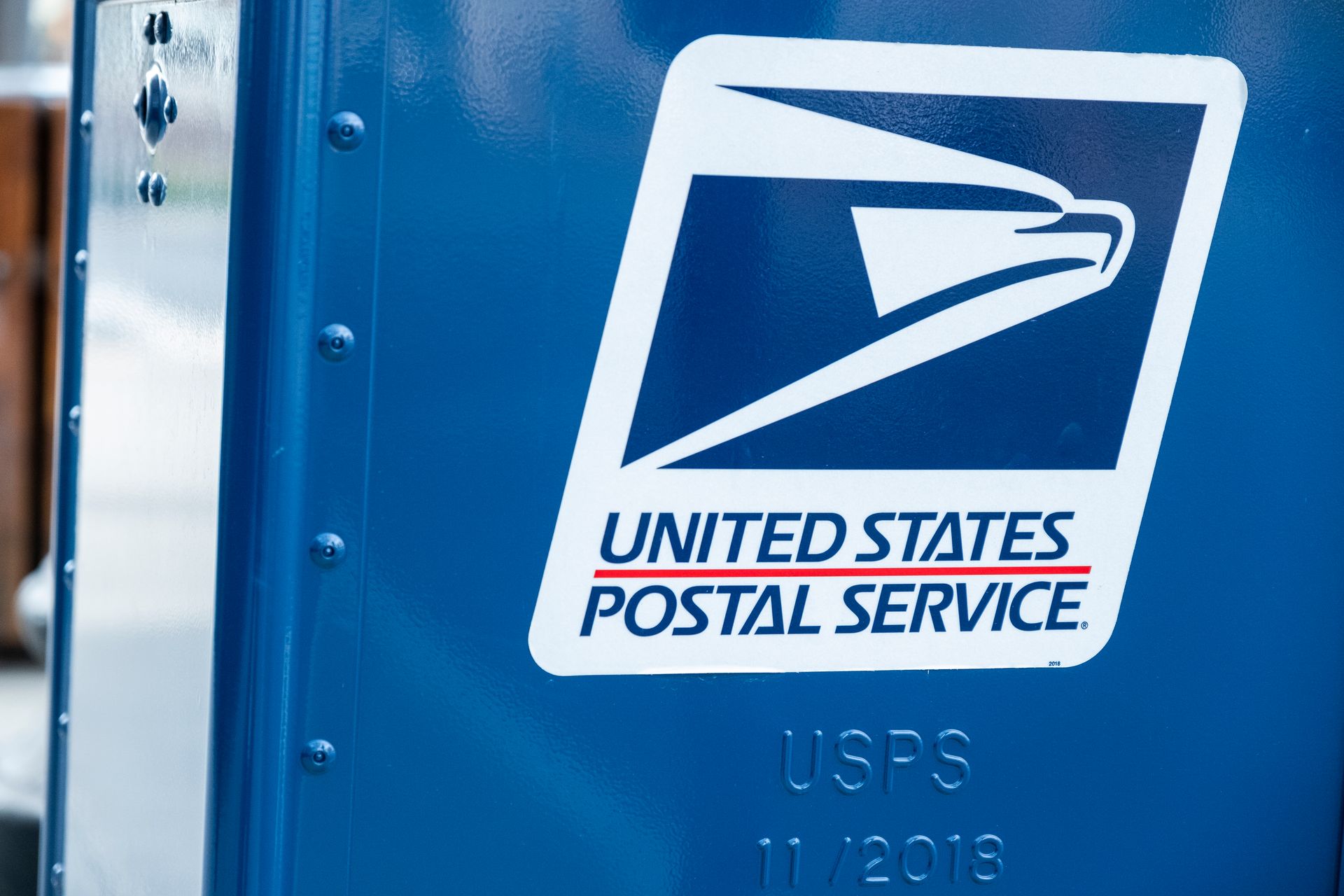 Amazon’s new deal with the post office cuts package delivery — but not as much as feared
