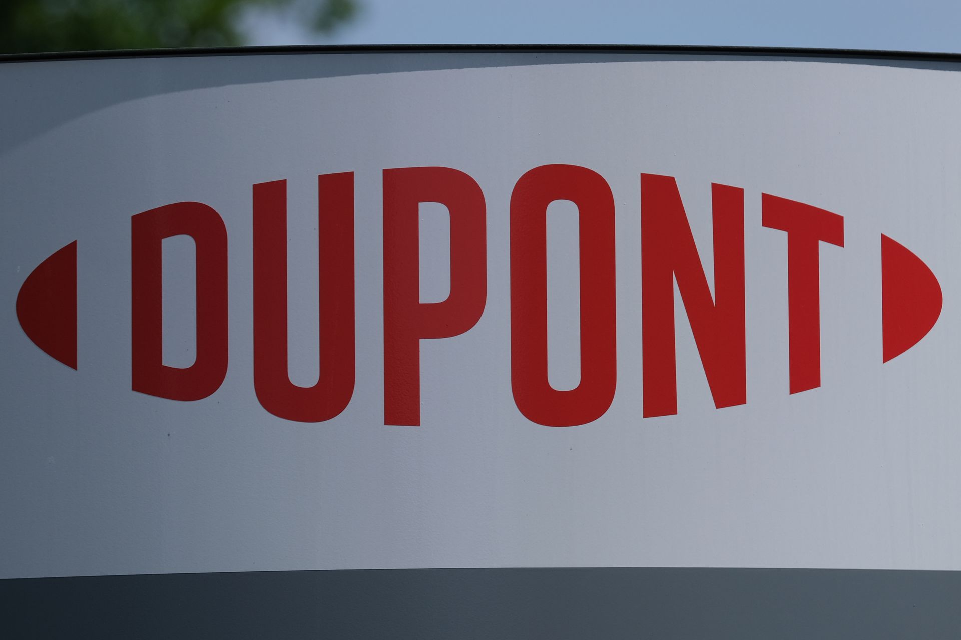 DuPont augmente ses prix pour compenser les hausses de coûts provoquées par la guerre — et a relevé ses prévisions annuelles.