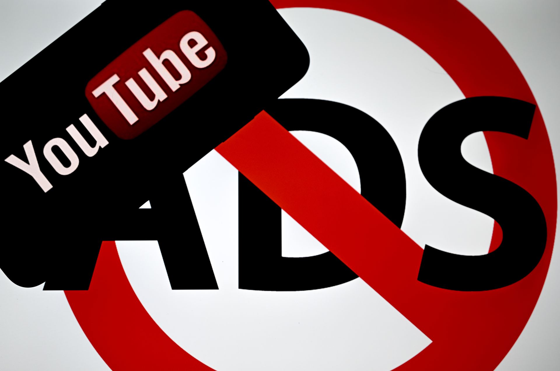 YouTube está subiendo los precios de Premium en EE. UU. mientras niega que está mostrando anuncios largos que no se pueden saltar.