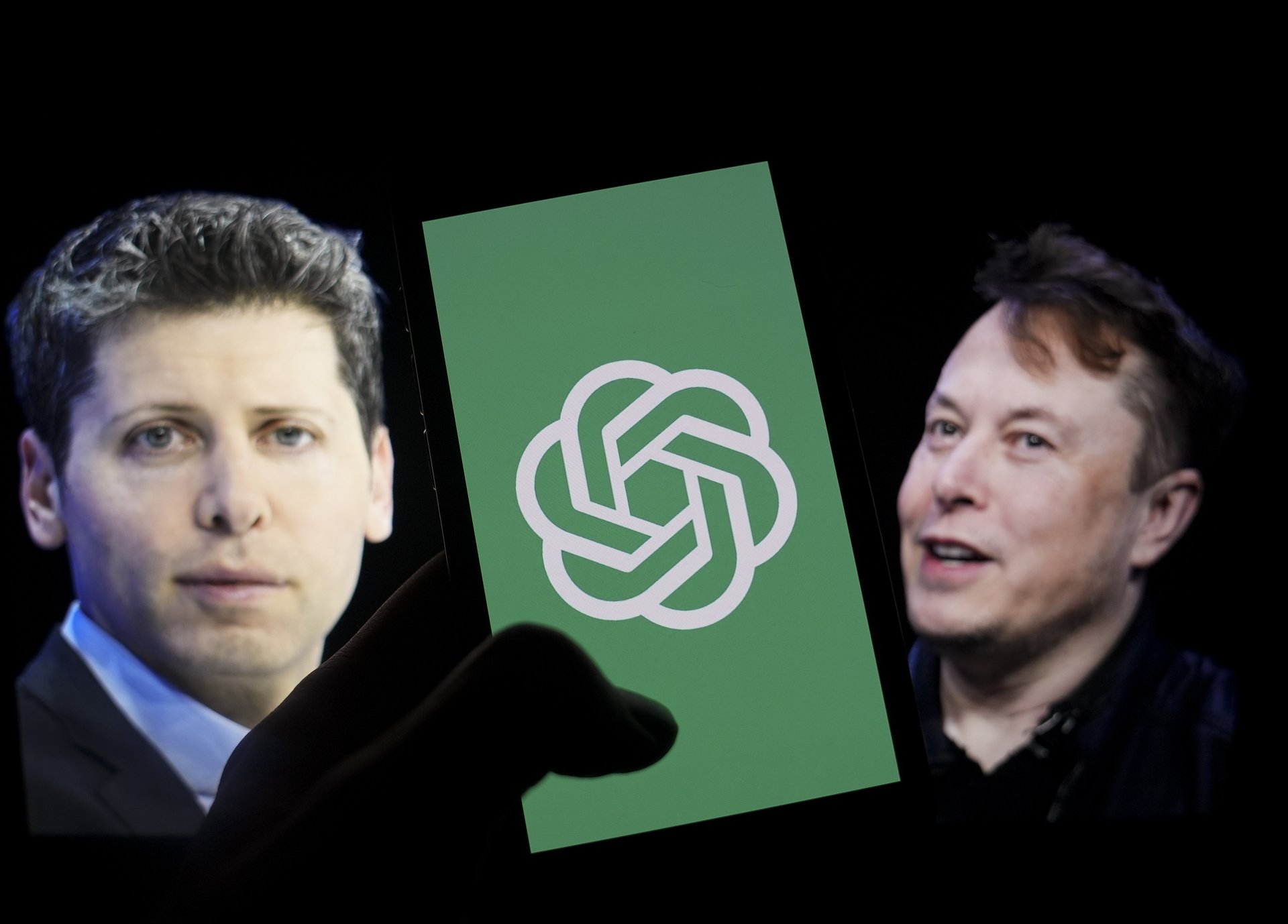 Elon Musk et Sam Altman échangent des piques, le procès d'OpenAI contre Apple ravive leur rivalité.