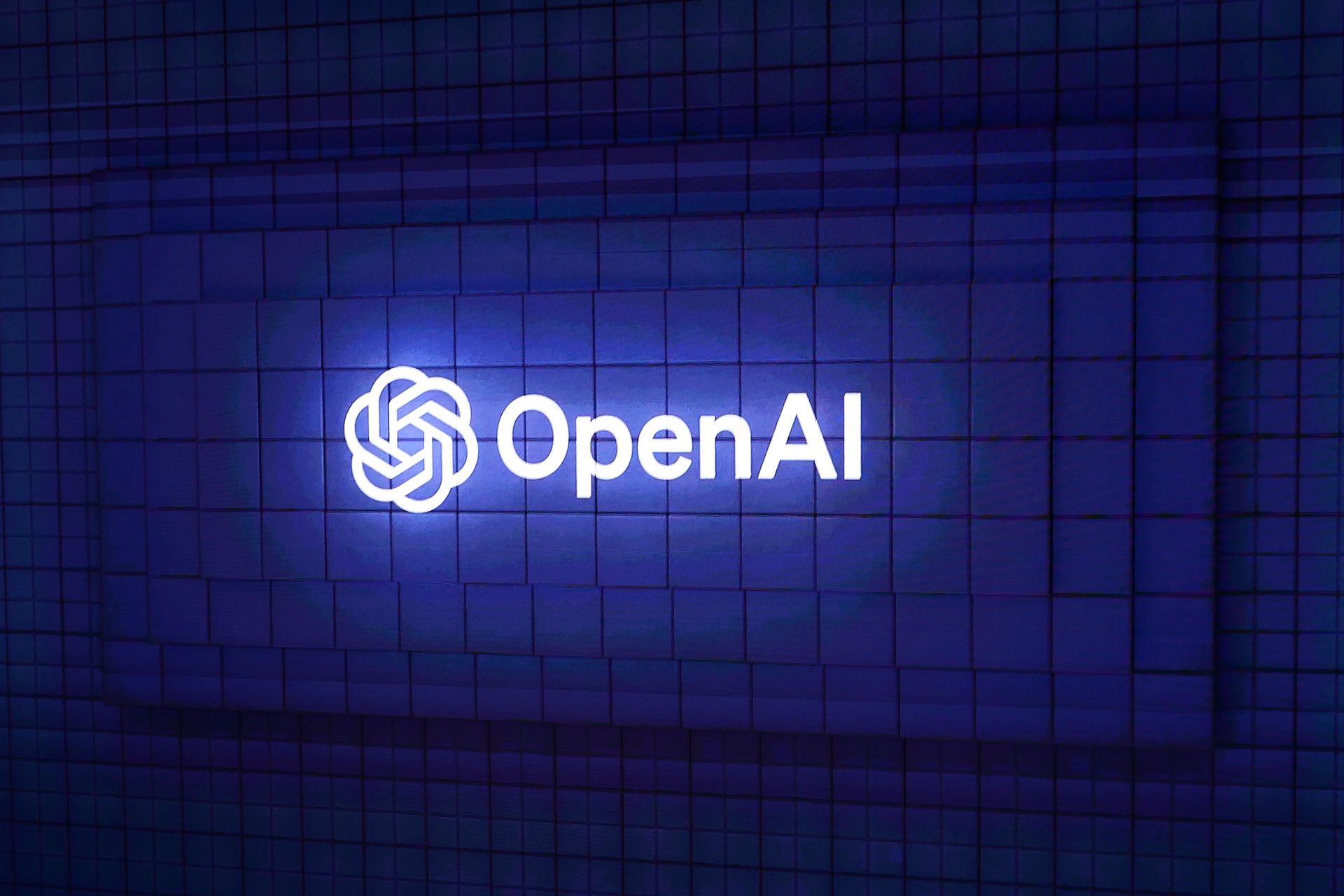 Suivi de la série d'accords d'OpenAI avec Nvidia, Walmart, AMD, et plus encore.