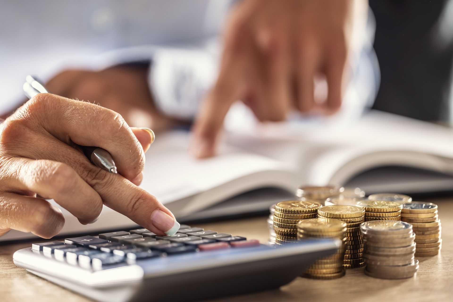 Portfolio managers aren’t shedding stocks, even as they warn of a souring economy.
