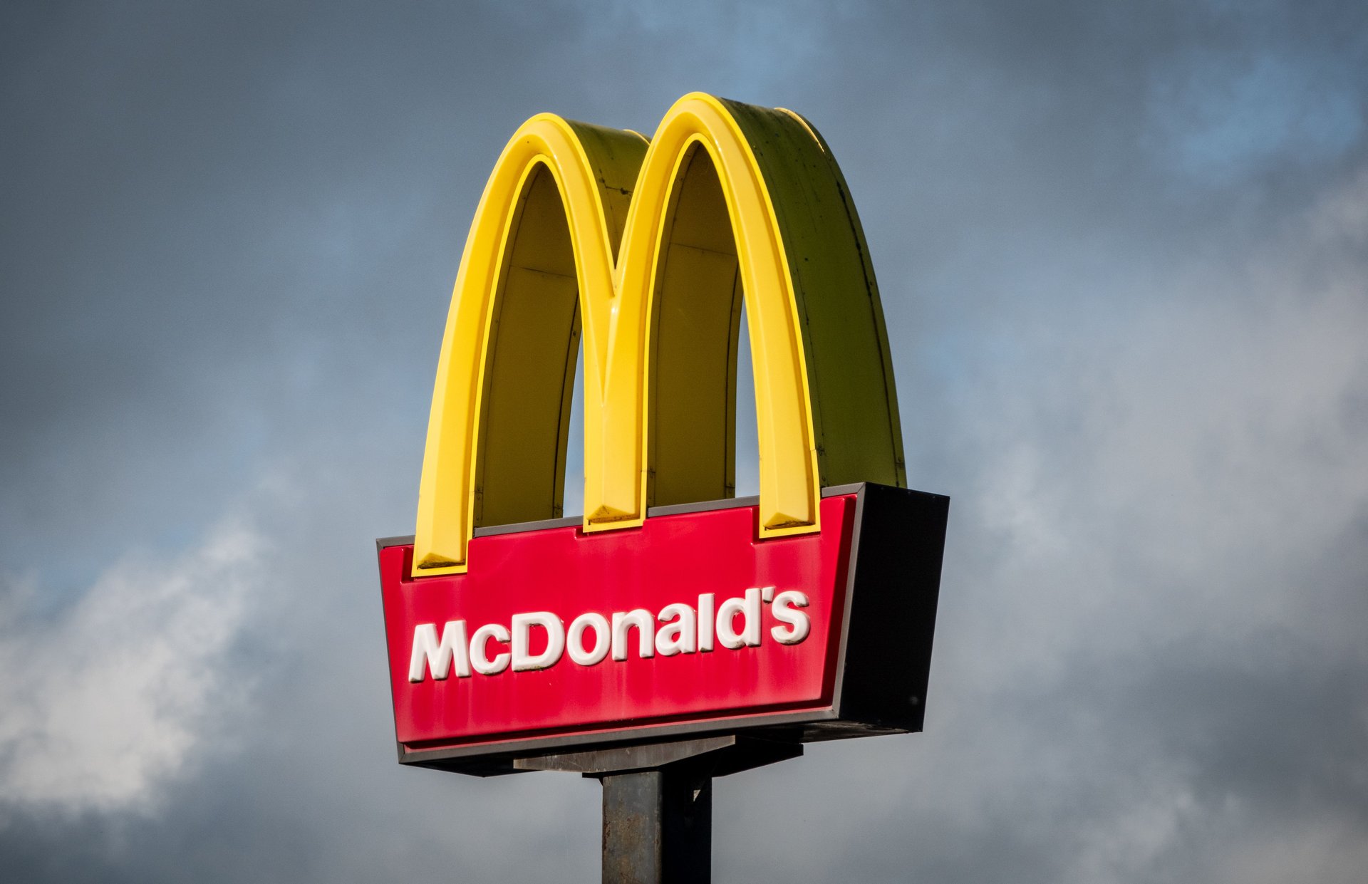 McDonald's va réduire les prix des menus combinés pour attirer à nouveau les clients fatigués par l'inflation.