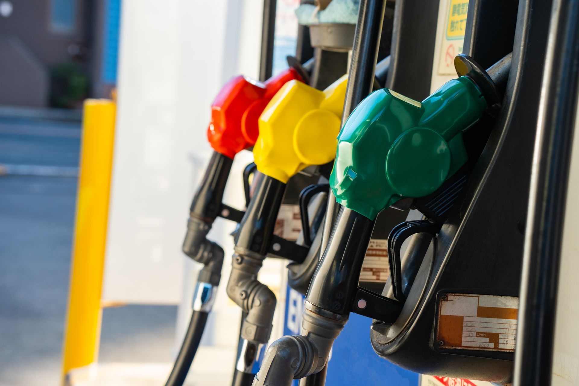 Oil briefly falls below $100 and stocks rebound as Trump pushes allies to secure the Strait of Hormuz