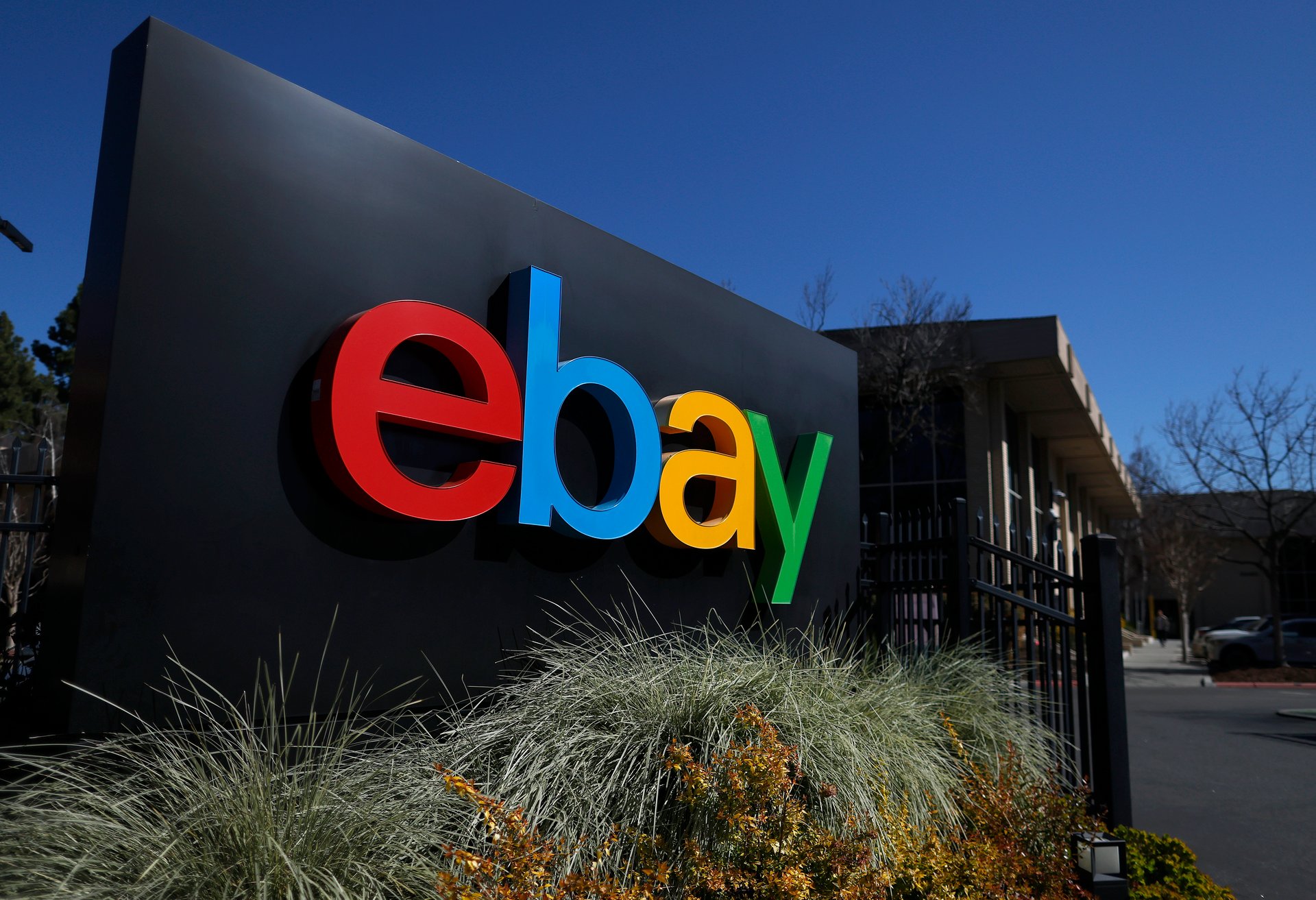 GameStop fait une offre de 56 milliards de dollars pour racheter eBay.