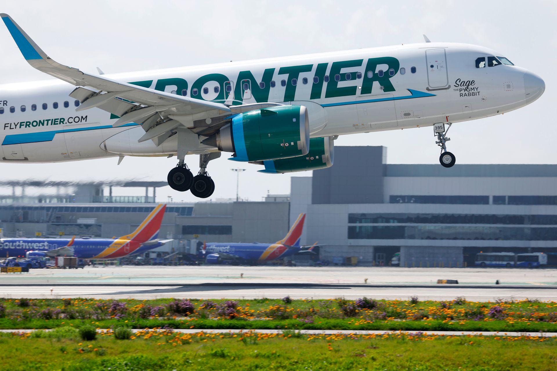 Frontier Airlines cible les clients de Spirit avec 20 nouvelles liaisons.