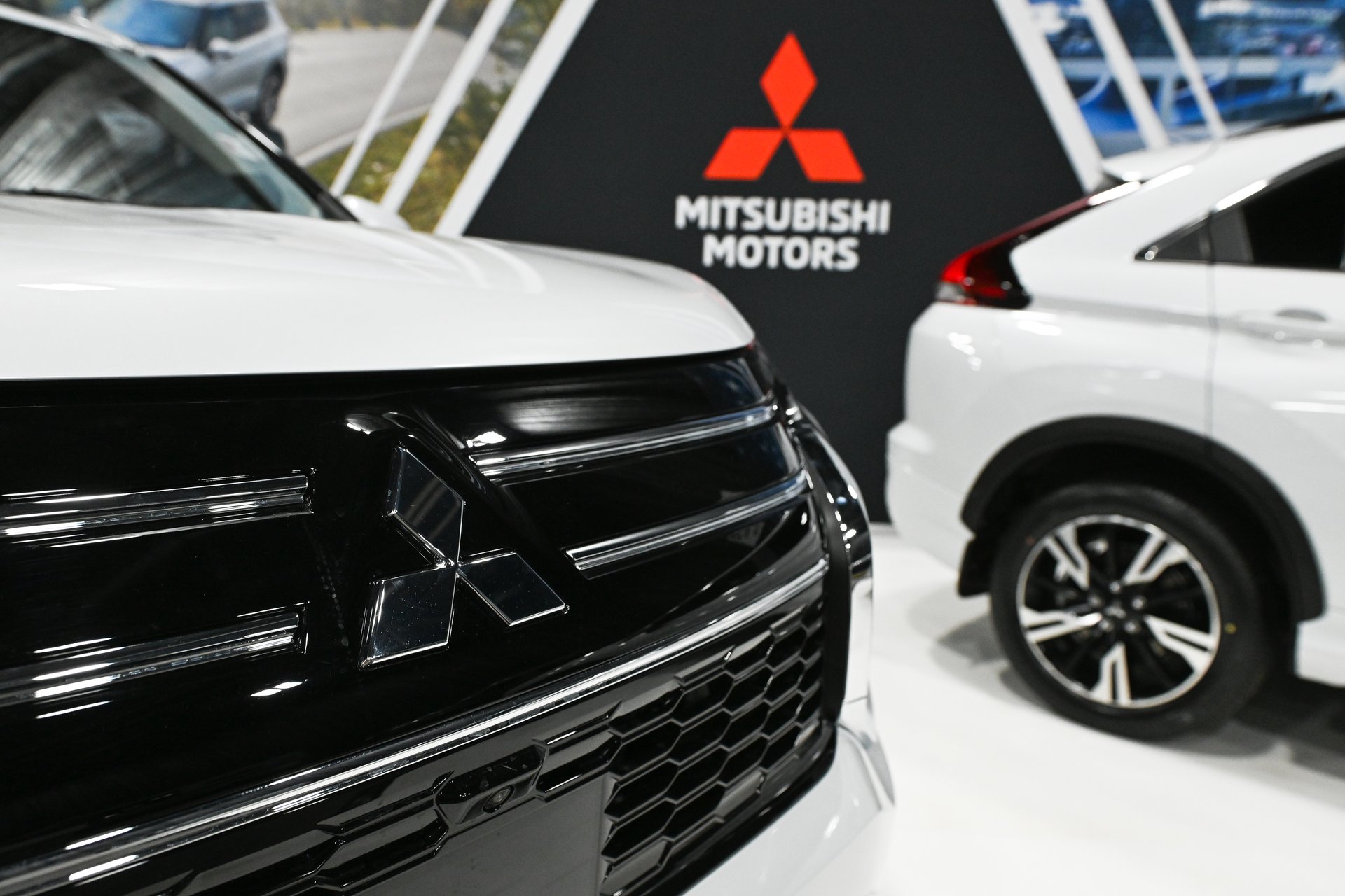 Mitsubishi rappelle plus de 108 000 VUS Outlander en raison du danger lié à la chute du hayon arrière.