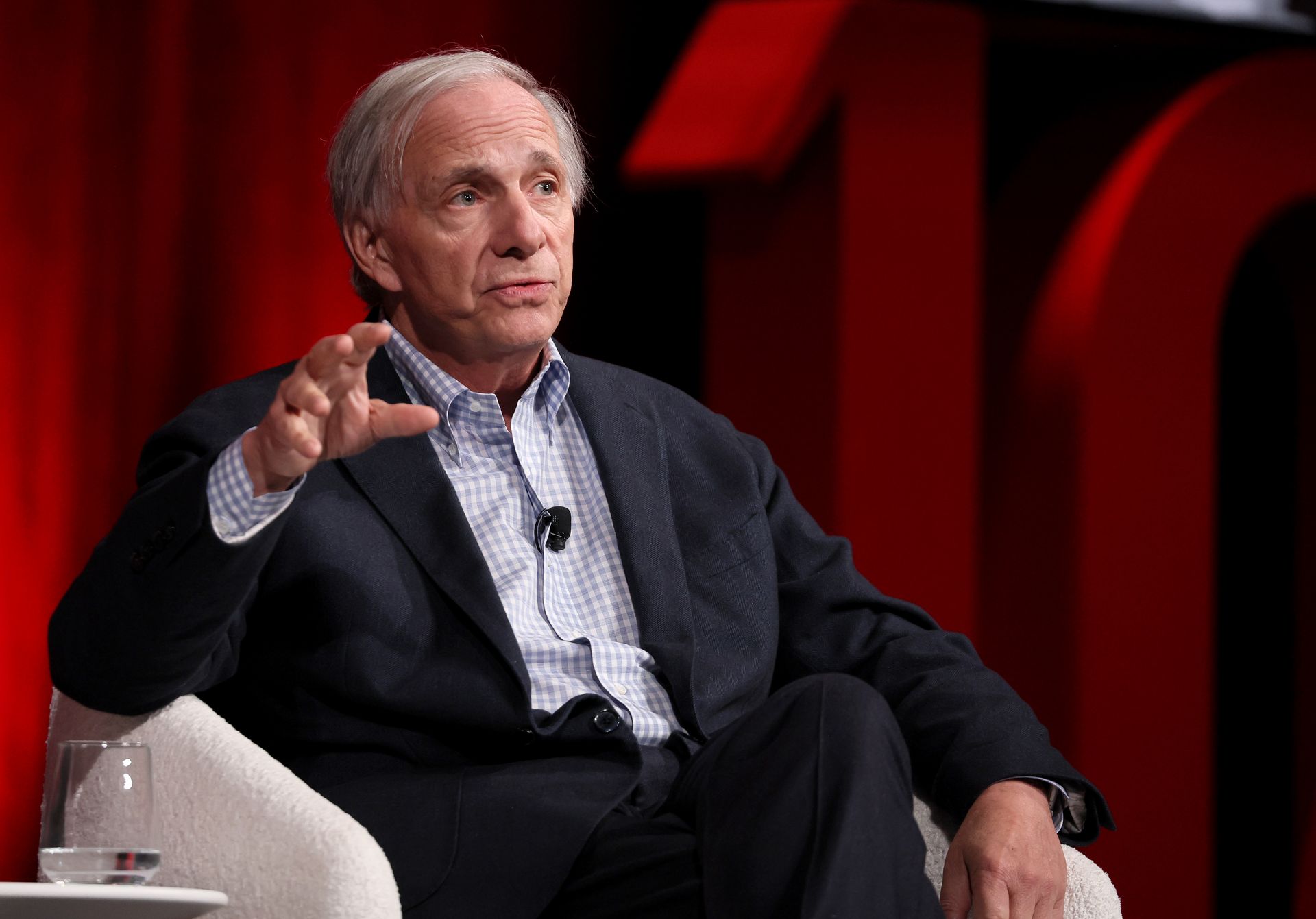 Ray Dalio voit une vaste sous-classe américaine de plus en plus dépendante du 1% le plus riche.