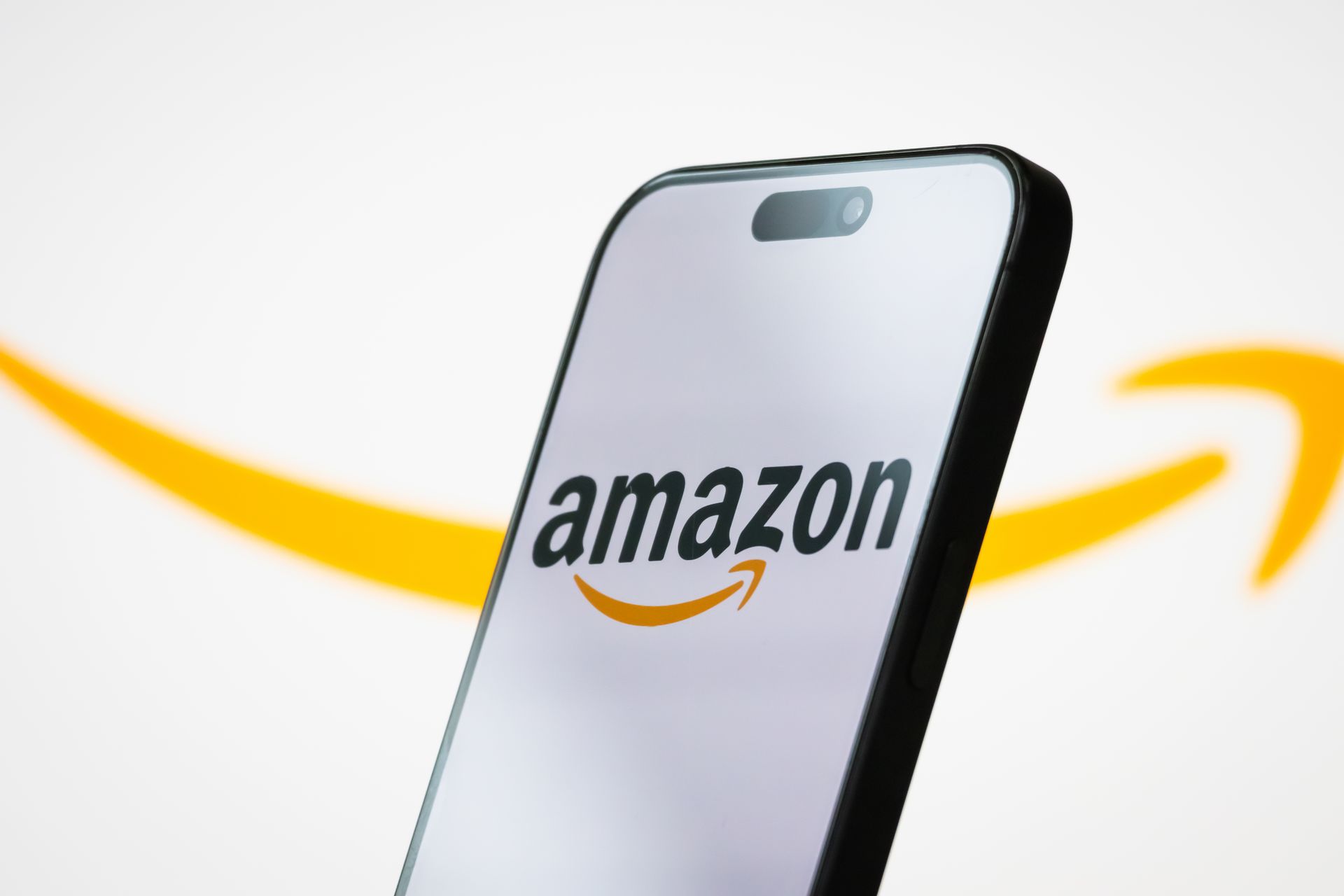 ¿Buscas un trabajo en IA? Amazon tiene más vacantes que Meta, Google y Microsoft juntos.