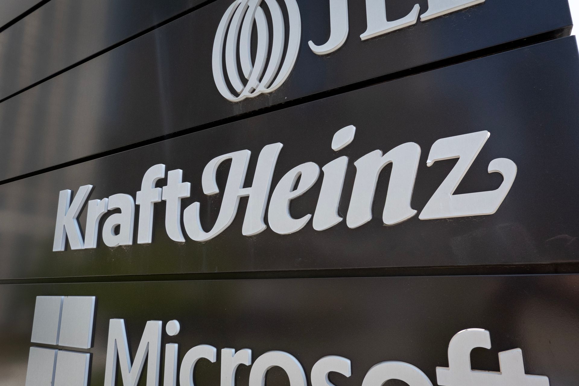 Kraft Heinz übertrifft die Umsatz- und Gewinnerwartungen des ersten Quartals, da die Umkehrung erste Anzeichen zeigt.