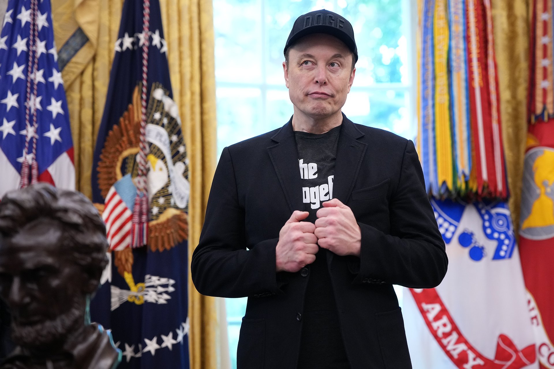 Elon Musk a dit qu'il dépenserait moins en politique. Maintenant, il fait à nouveau des dons.