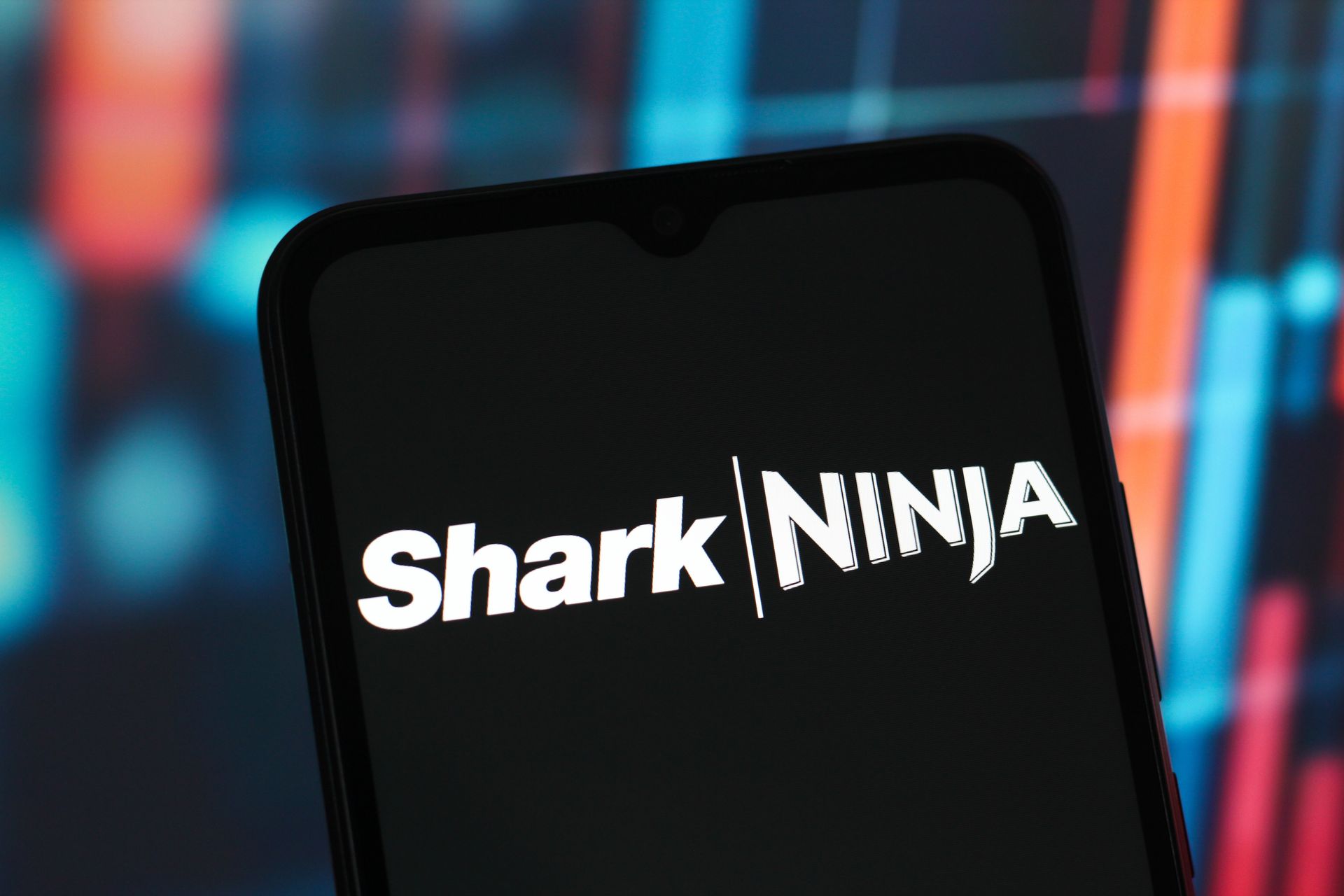 SharkNinja hebt seine Prognose für das Gesamtjahr an, nachdem es die Schätzungen für das erste Quartal trotz des Drucks durch Zölle übertroffen hat.