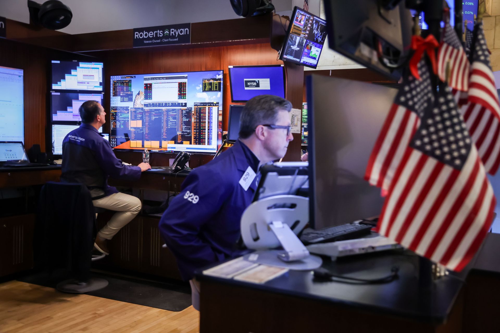 traders on the NYSE floor