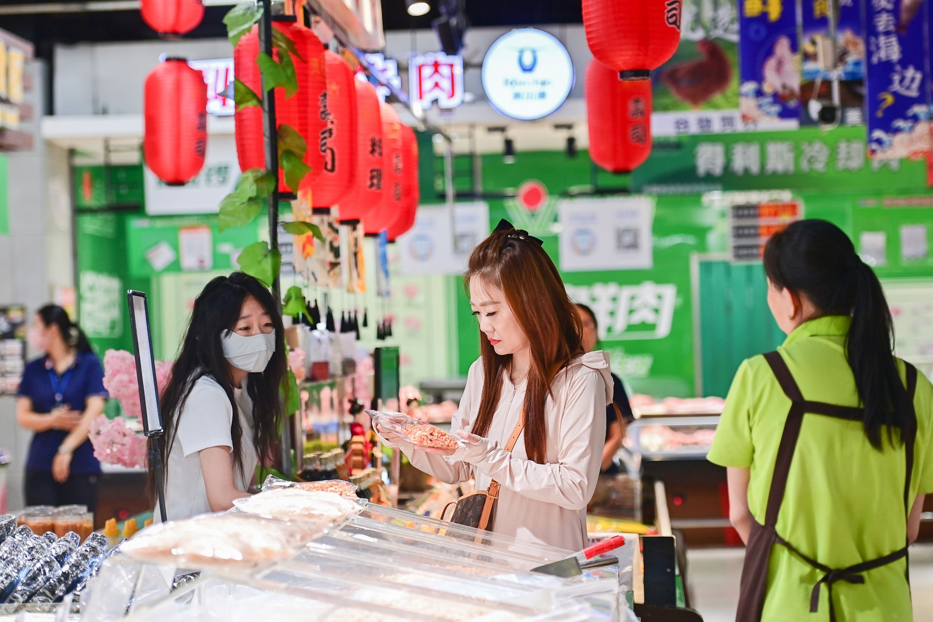 As China's housing slump deepens, consumers open their wallets to spend