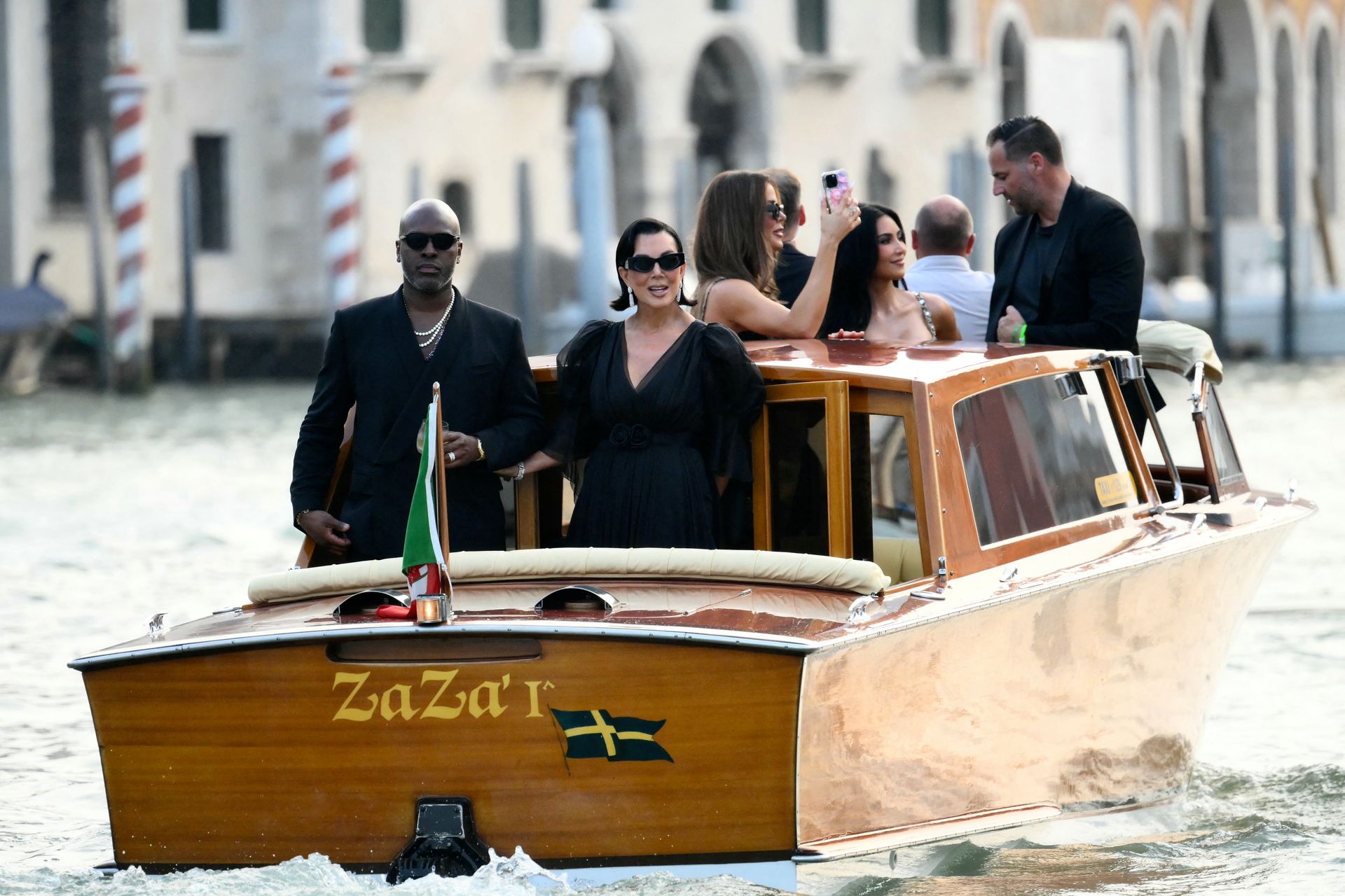 Jeff Bezos' wedding kicks off with celebrities, billionaires, and private jets in Venice
