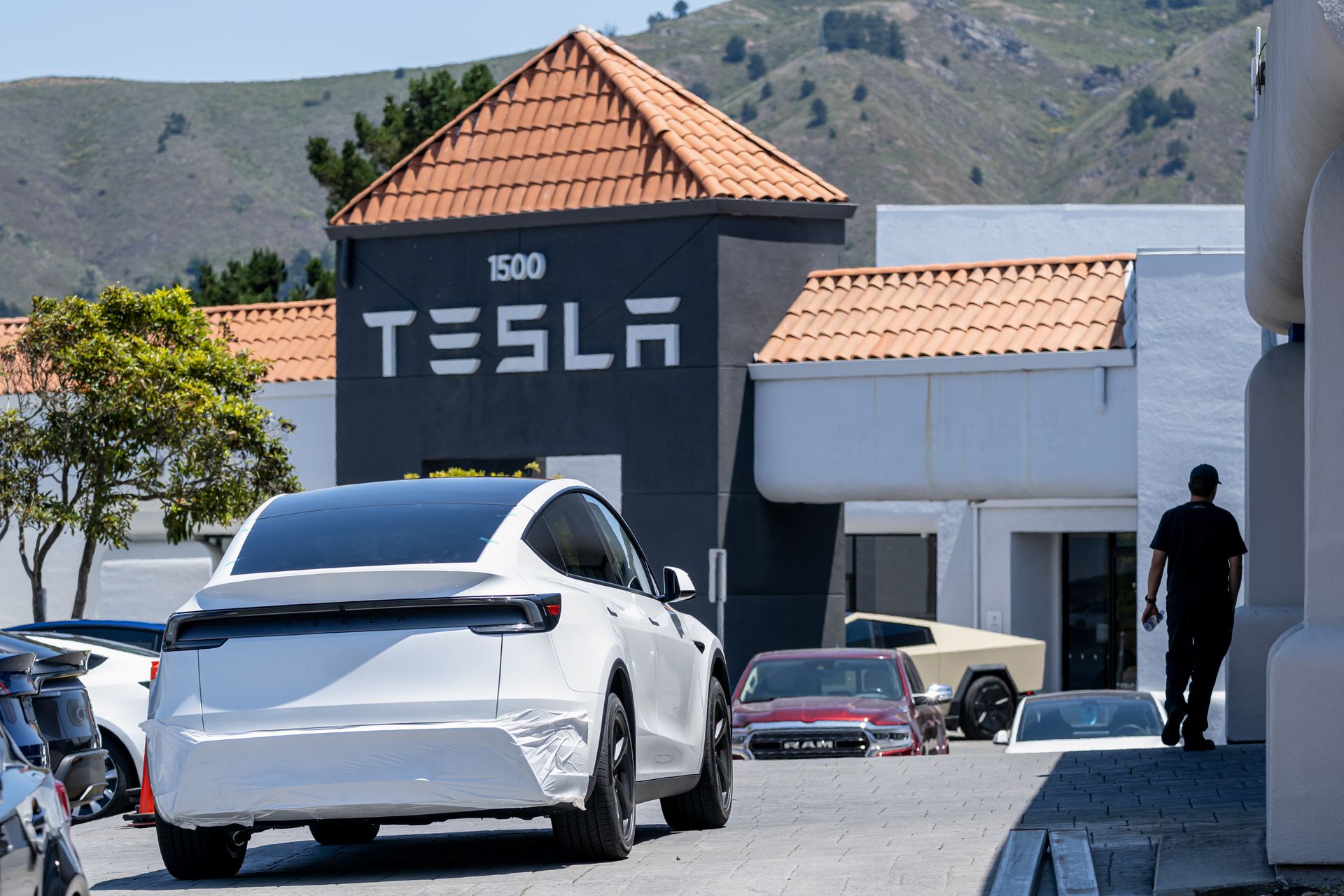Después de la revelación de Grok 4, Musk dice que los Teslas recibirán el chatbot la próxima semana.