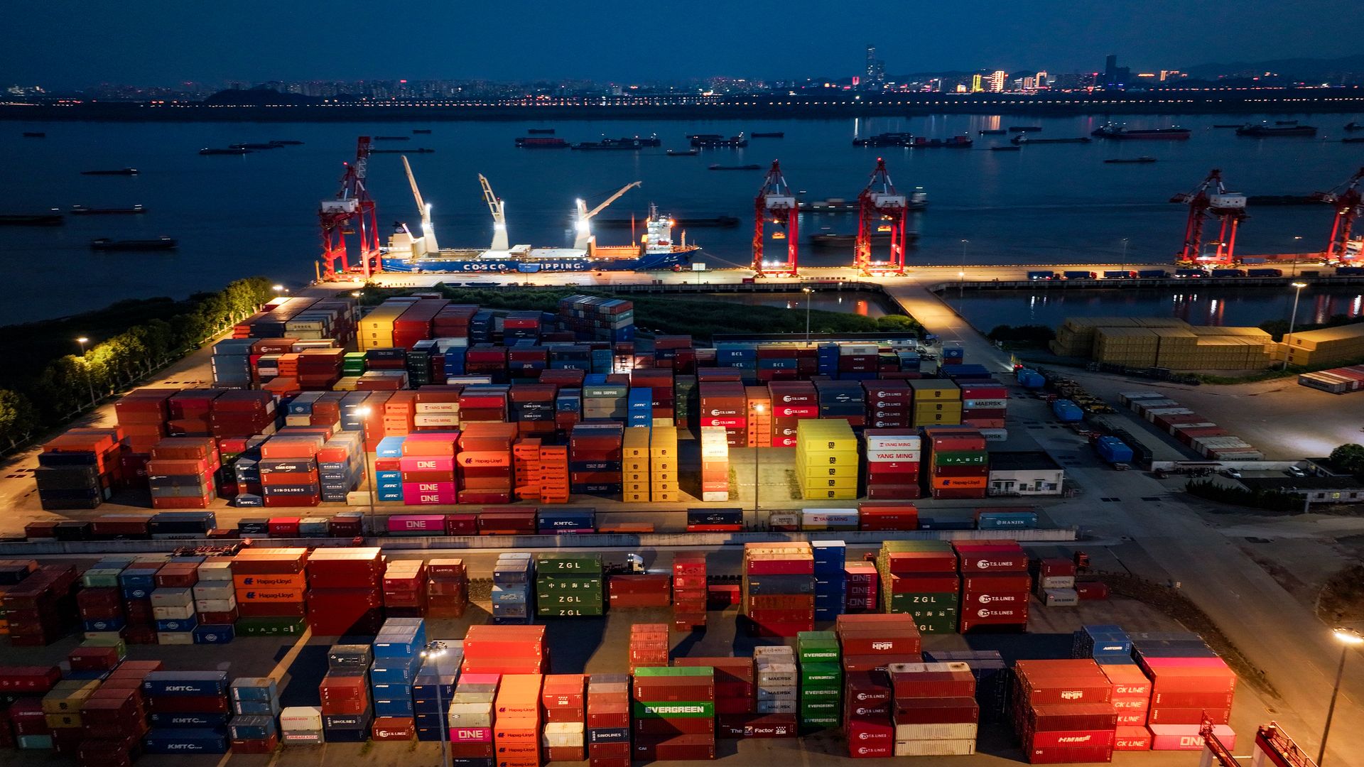 Las exportaciones de China están en auge a pesar de los aranceles de Trump. ¿Qué hay detrás de los números?