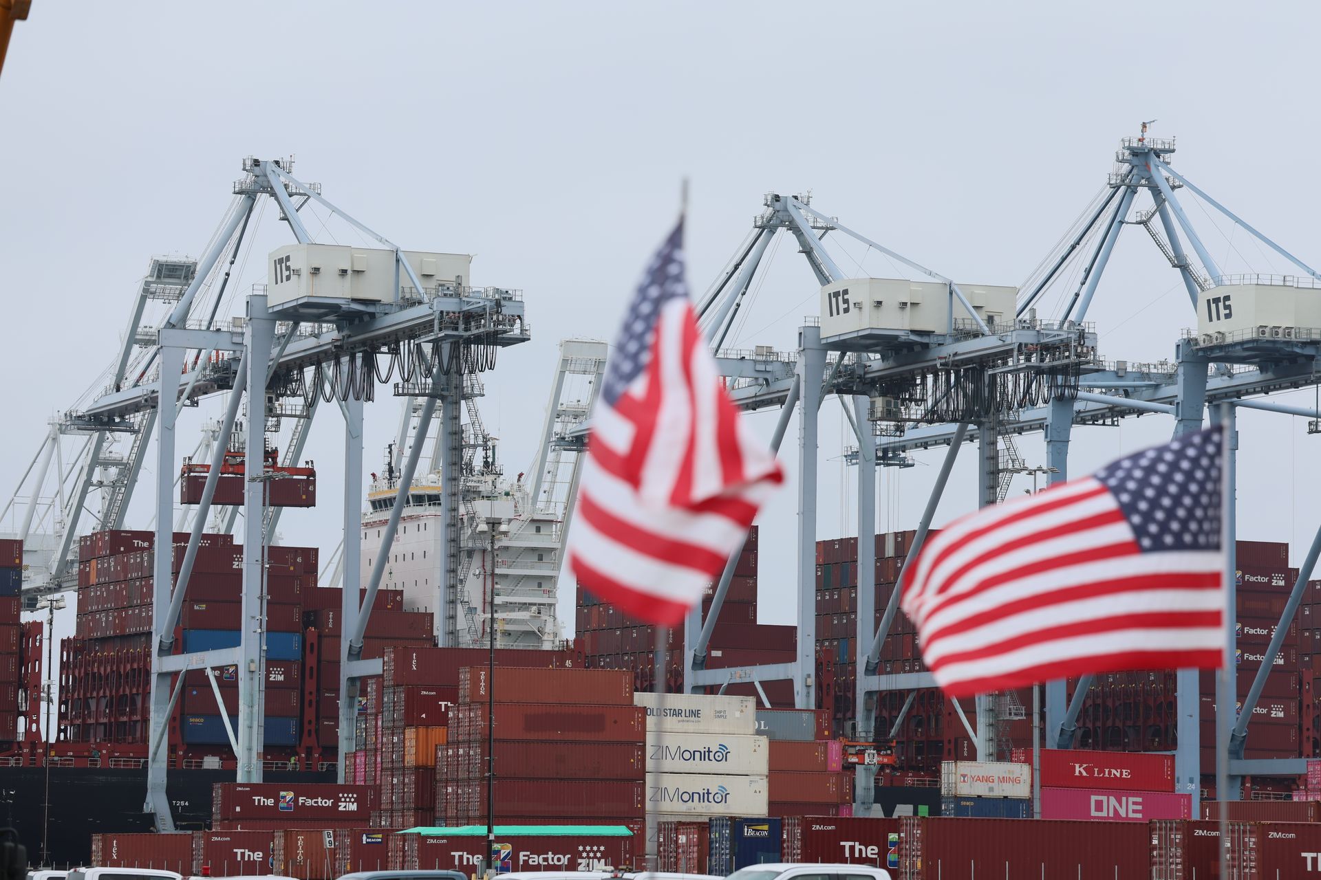 Le déficit commercial des États-Unis s'est creusé alors que les investissements dans l'IA ont entraîné une augmentation des importations.