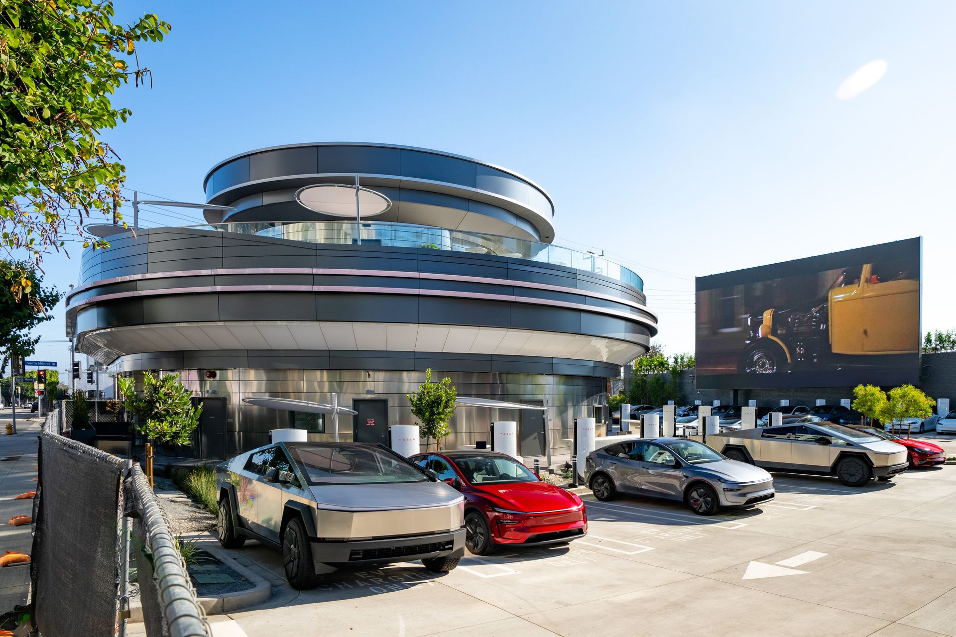 Tesla Diner's head chef calls it quits