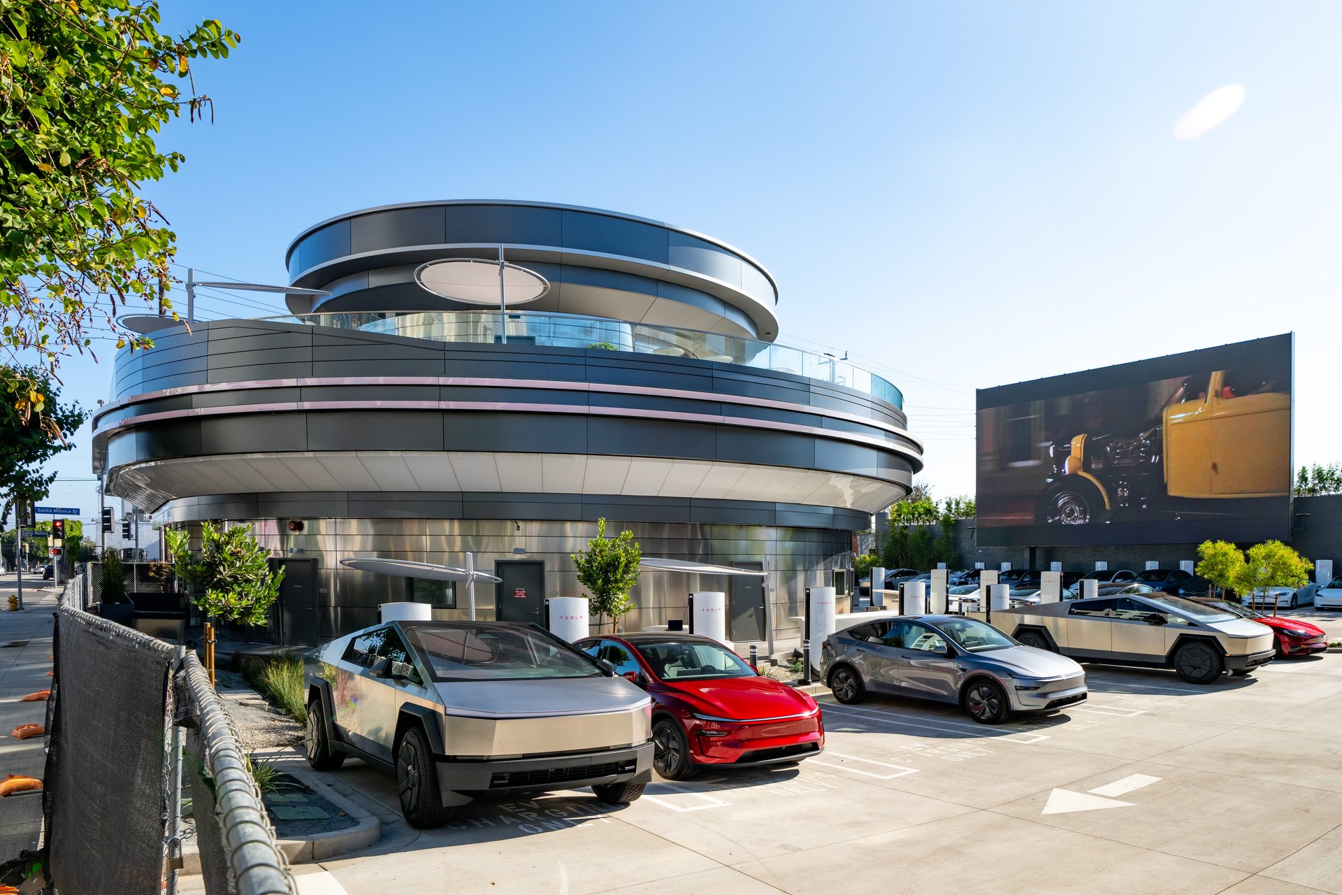 Tesla Diner's head chef calls it quits