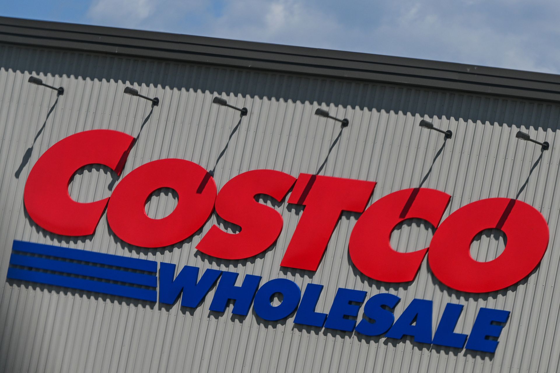 Costco poursuit Trump pour éviter d'être coincé avec la facture des tarifs douaniers.