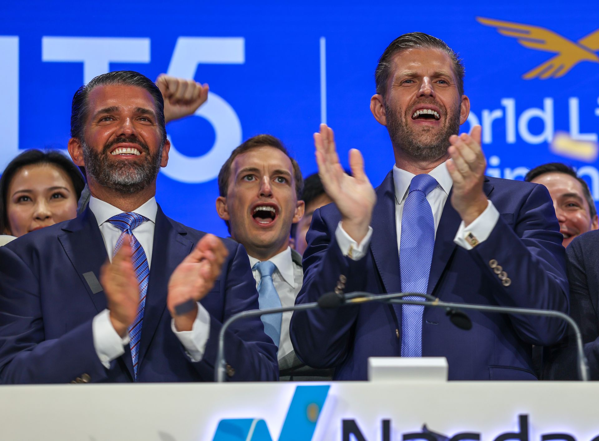 El nuevo valor criptográfico de la familia Trump cae en la primera semana, pero ha incrementado su riqueza en miles de millones.