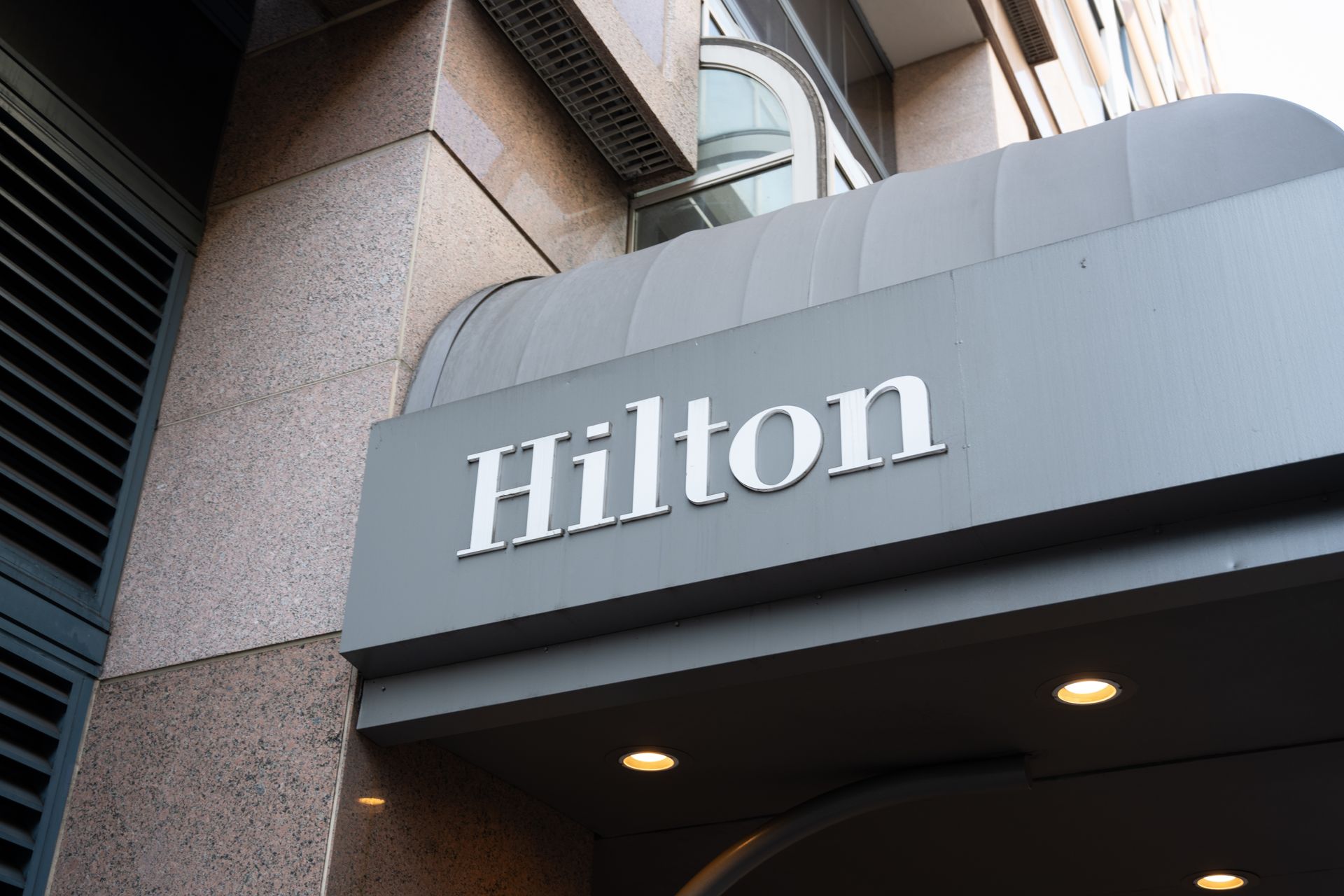 Luxusreisen boomen, während Delta und Hilton von wohlhabenden Verbrauchern profitieren.