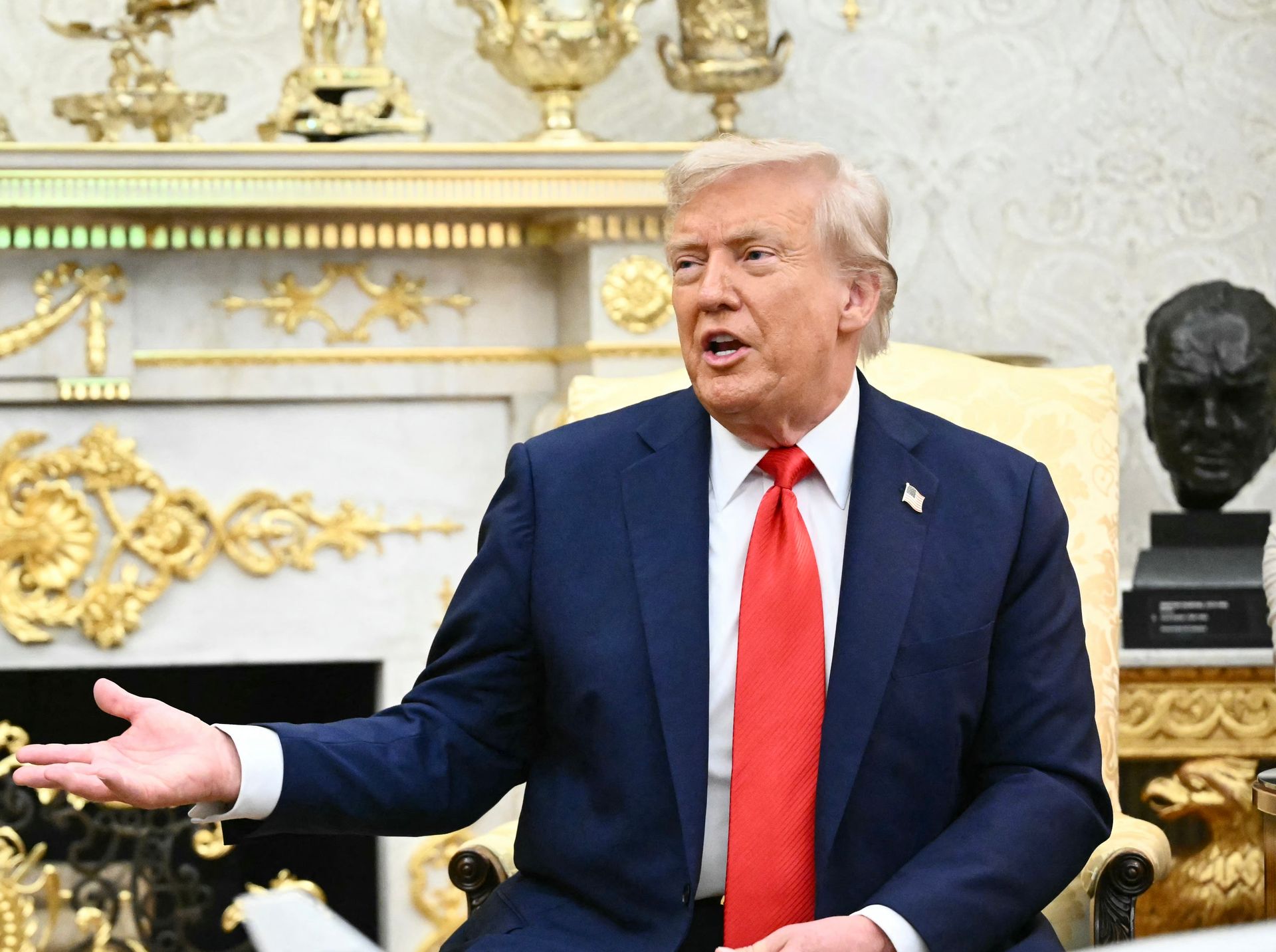 Trump menace la Chine avec des tarifs de 200 % si le pays retient les exportations d'aimants.