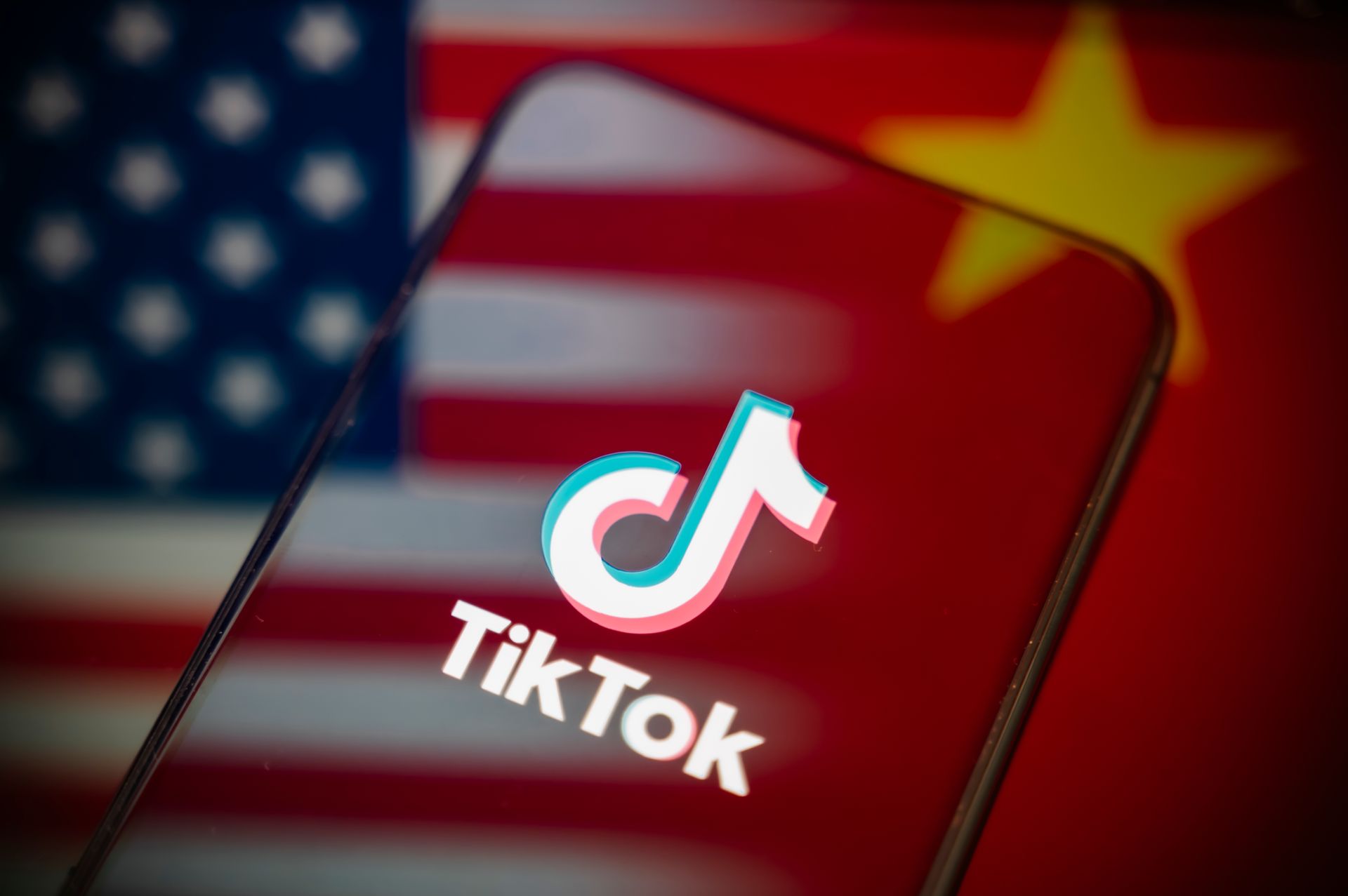 Scott Bessent déclare que la volonté de Trump de fermer TikTok a "changé la donne" dans les discussions sur l'accord.