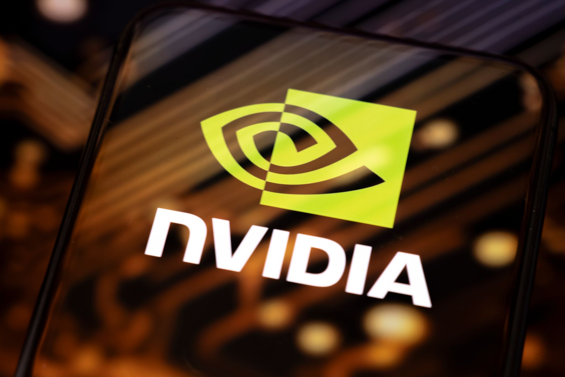L'action Nvidia reçoit une augmentation de l'objectif de prix de la part d'un analyste, tandis qu'un autre affirme que sa vague d'IA ne fait que commencer.