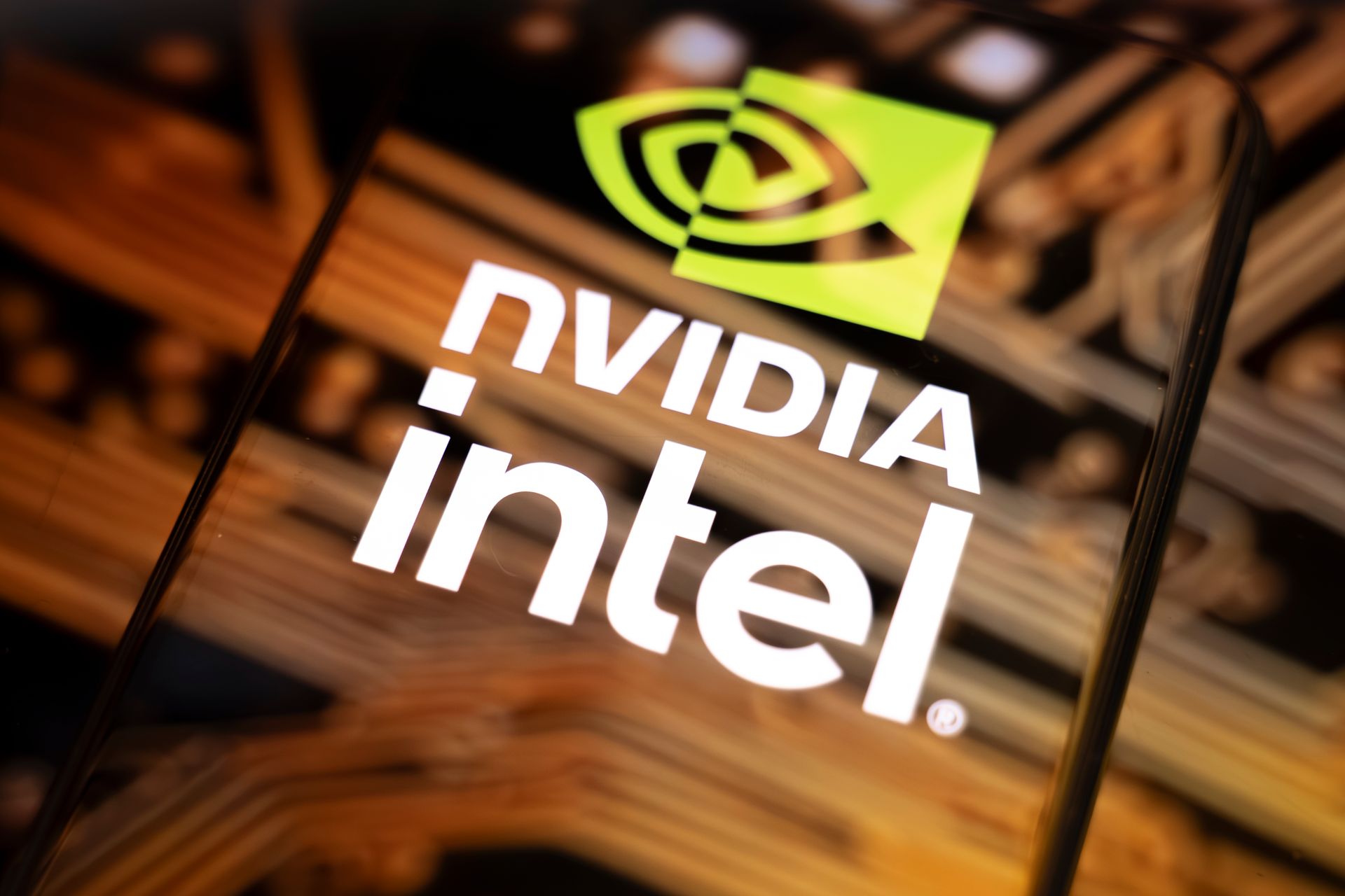 La apuesta de 5 mil millones de dólares de Nvidia por Intel acaba de hacerse oficial.