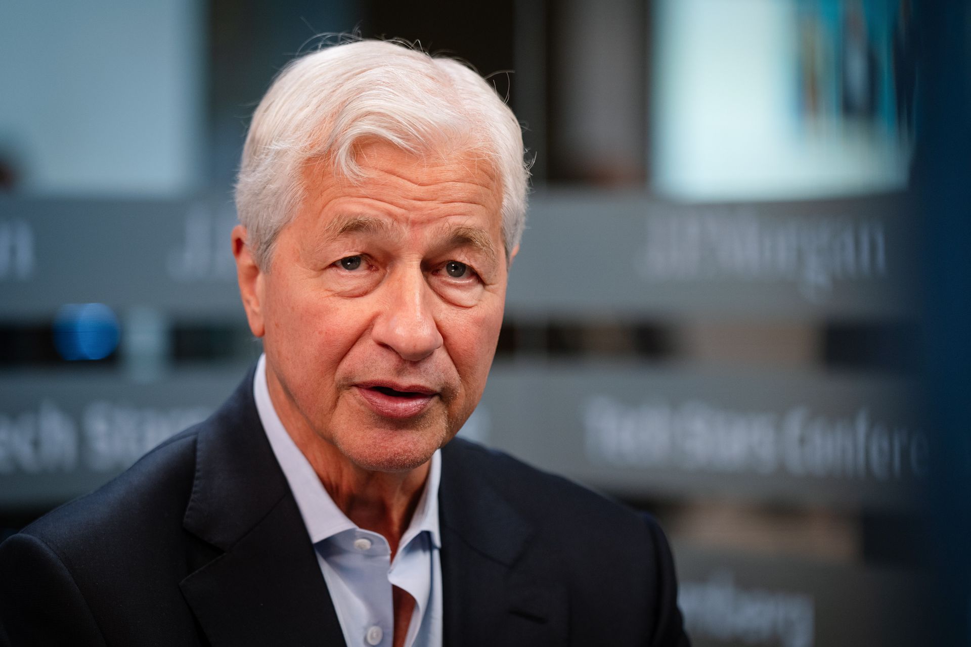 Jamie Dimon está 'mucho más preocupado que otros' por una corrección del mercado de valores.