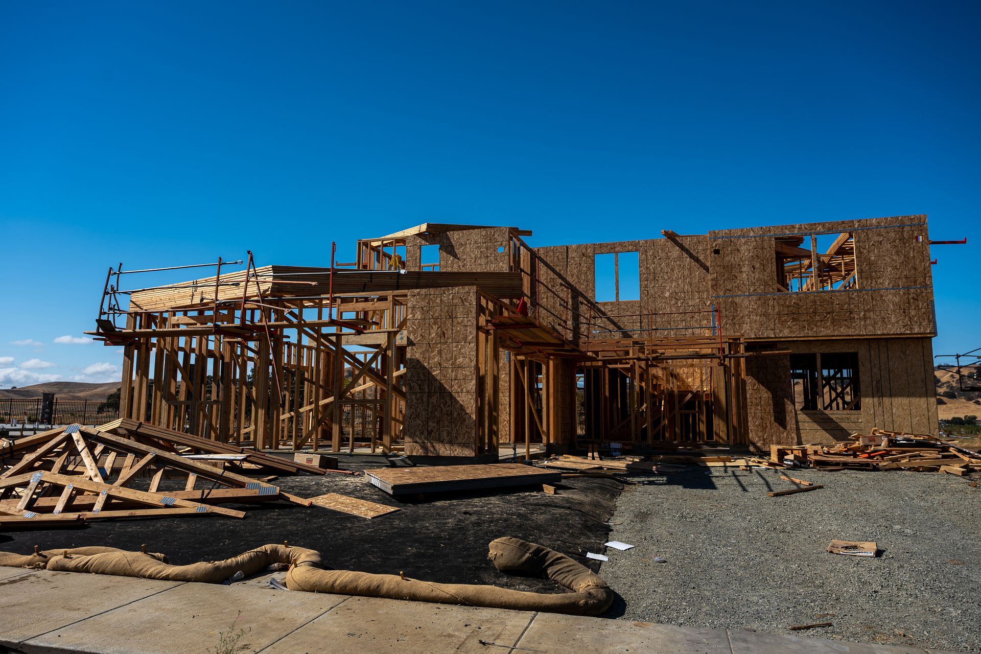 Homebuilder confidence ticks up 3 points in May but stays in negative territory